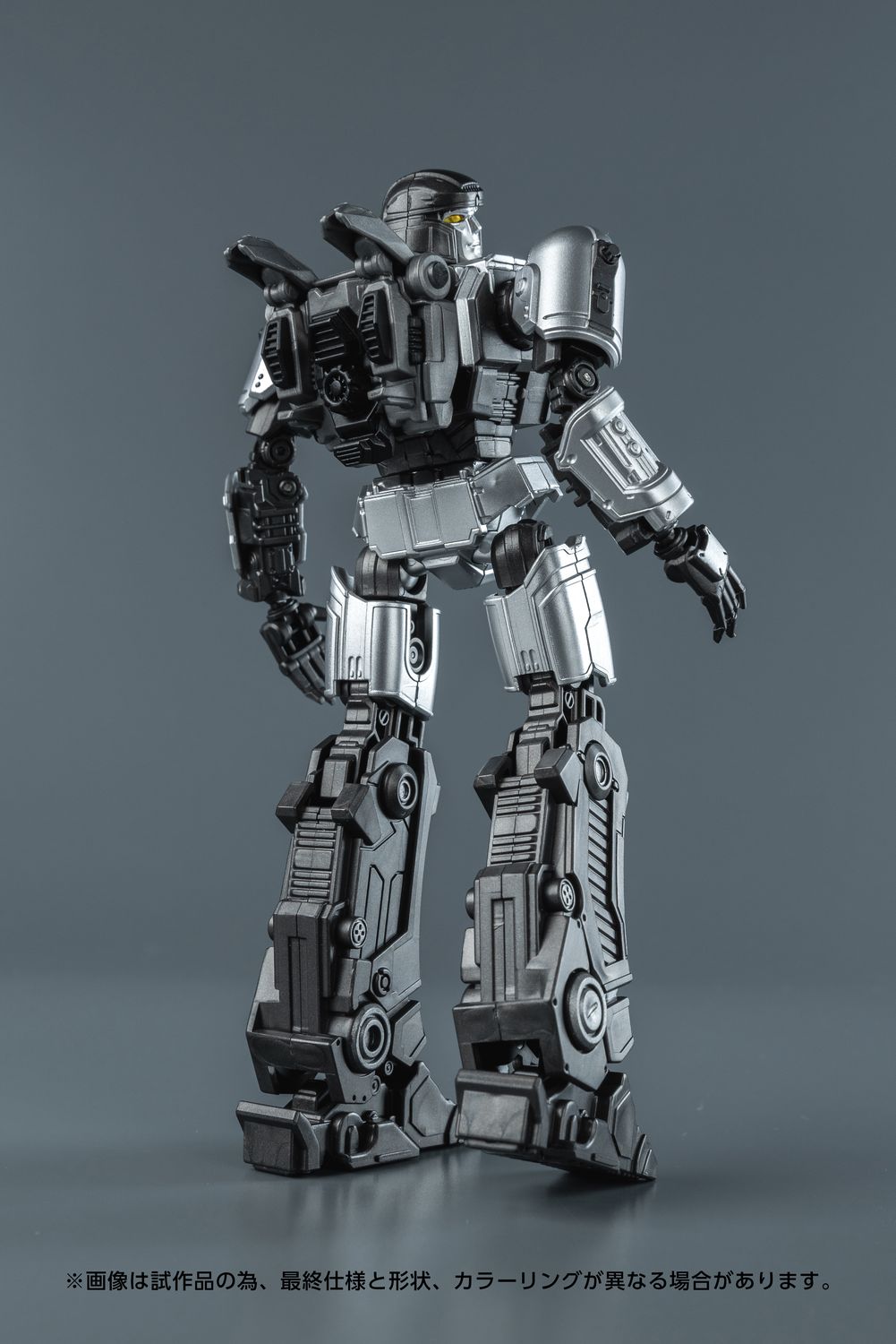 D-16は、惑星サイバトロンで暮らす労働ロボット。友人であるオライオンパックスをいつも助けている。真実を知り、のちに破壊大帝と恐れられる存在となる。コグパーツが付属する