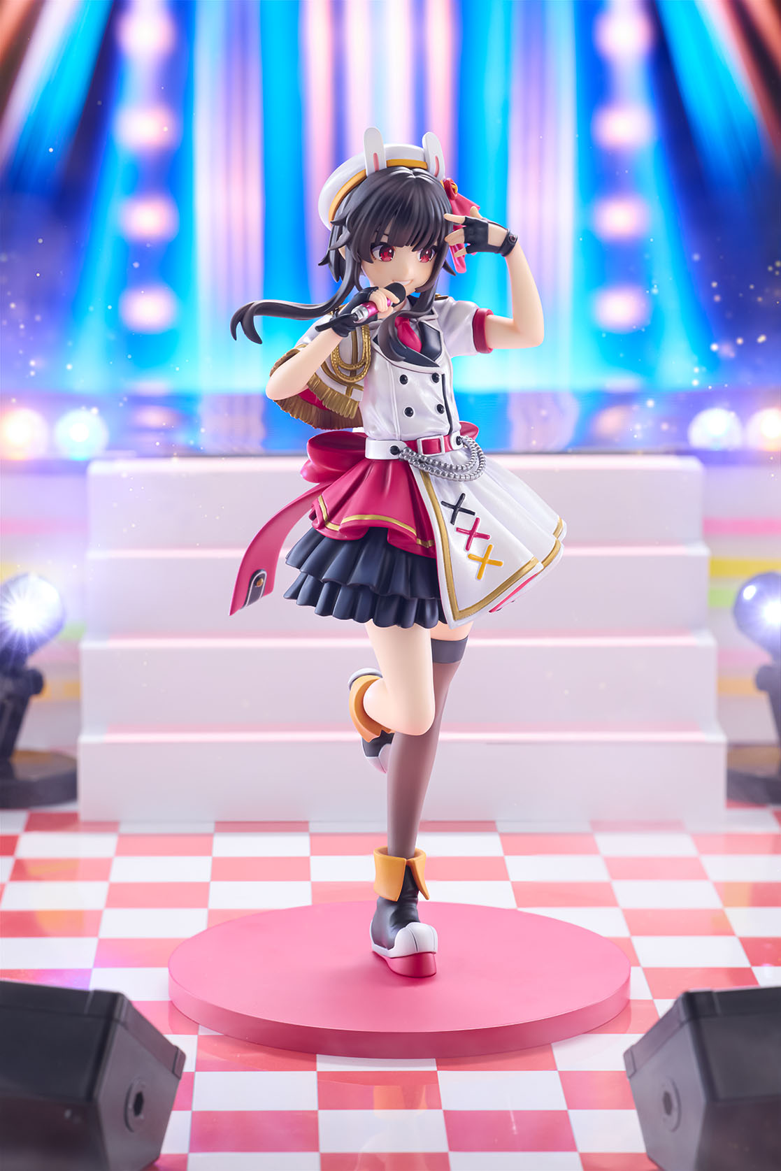 担当カラーは爆裂魔法をイメージさせる「赤」。ビシッとキメたポーズと軽やかなステップがめぐみんの元気なイメージにピッタリ