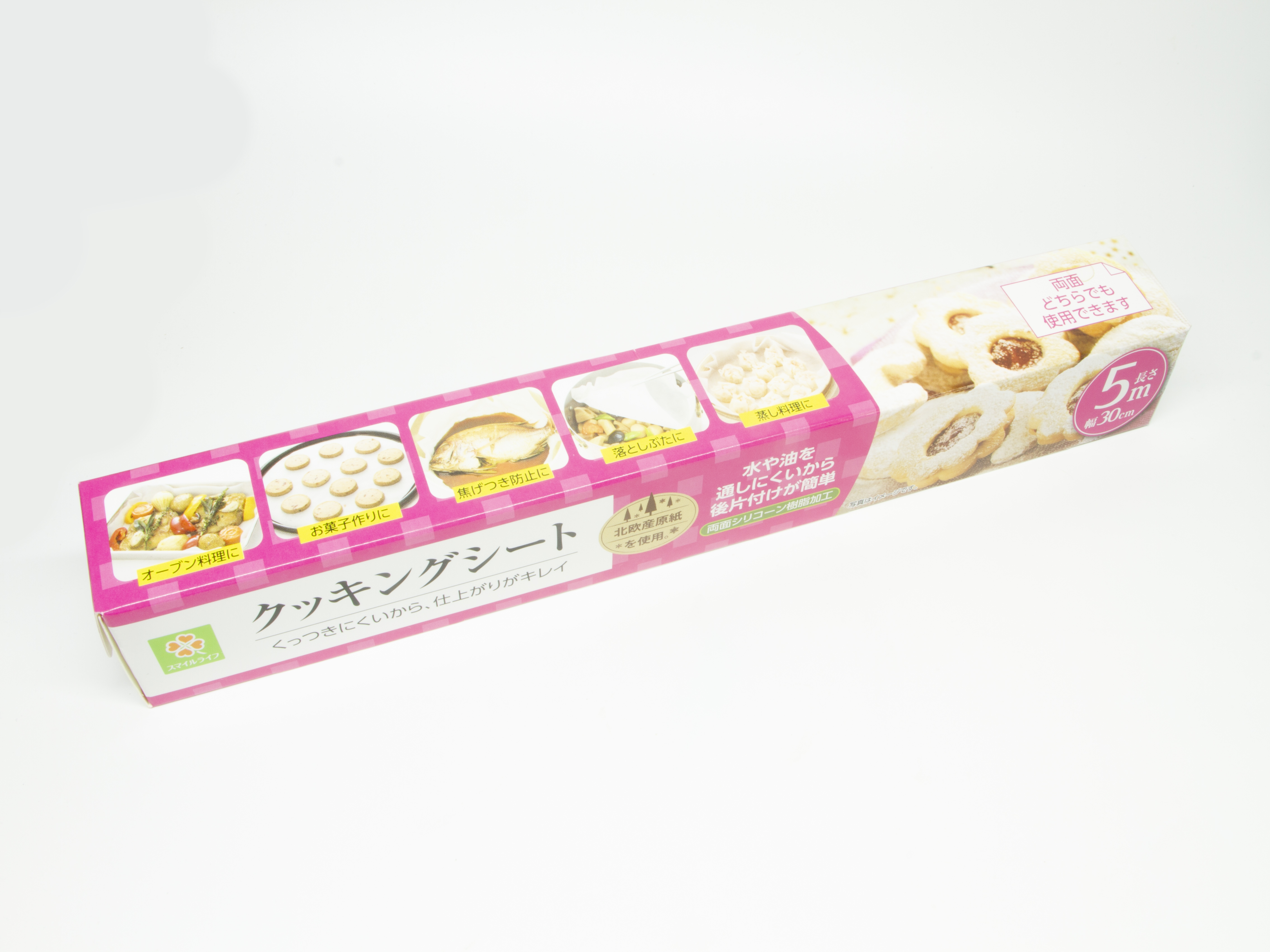 片手でつかめるサイズで5mも入っているクッキングシート。これで206円だ