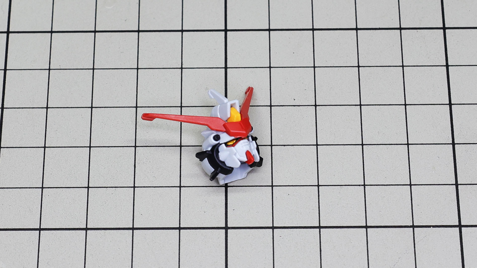 アンテナを組み付けて頭部完成