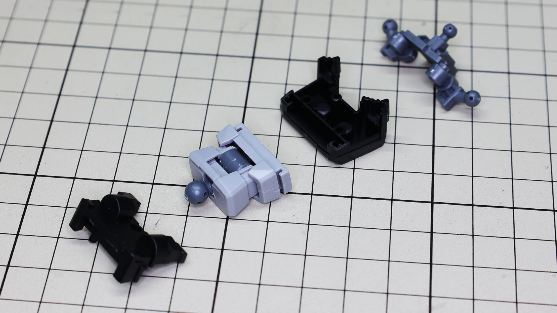 各部を組み上げていきます