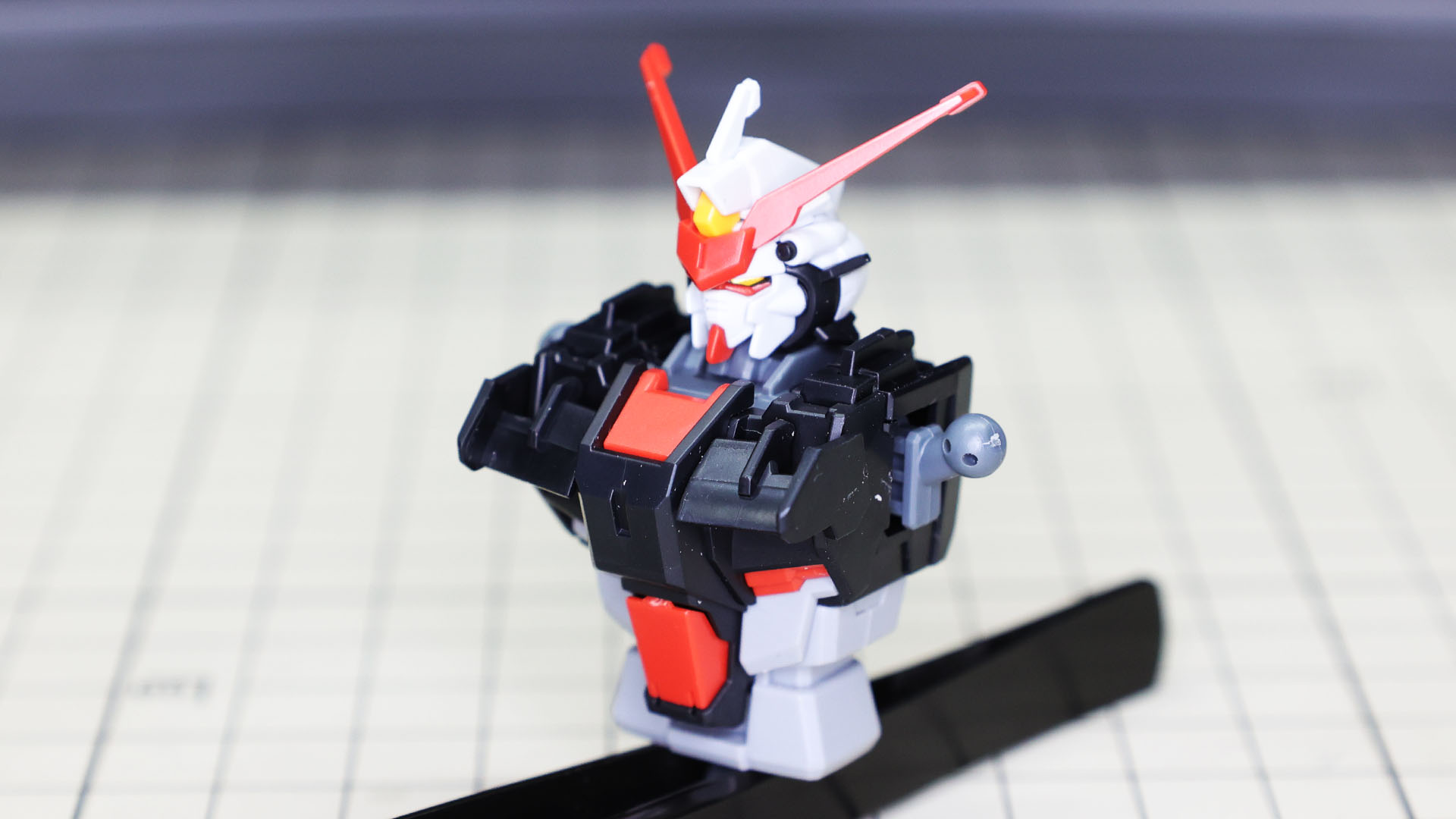 完成した胴体部に頭部を載せてみました。かっこいいですね！