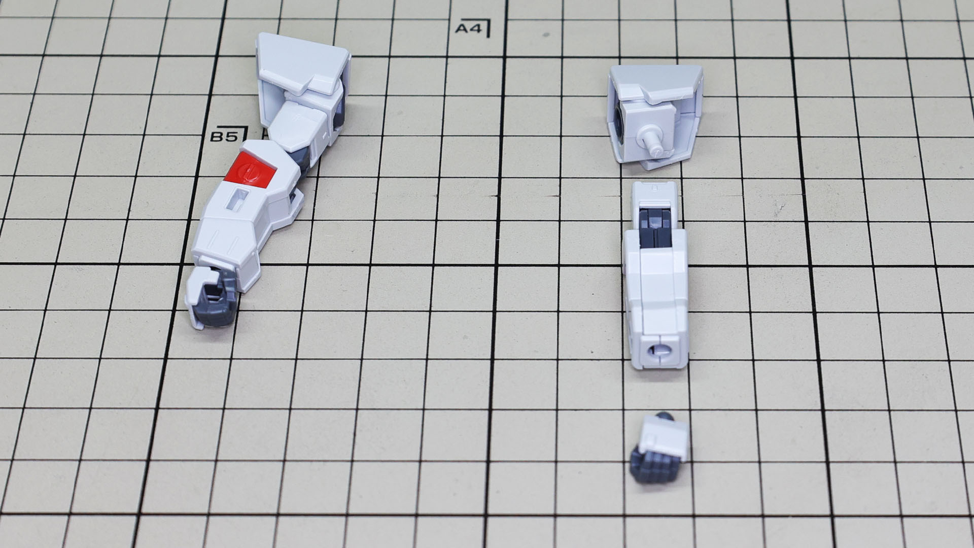 各部をドッキングします。ハンドパーツは1種類となります