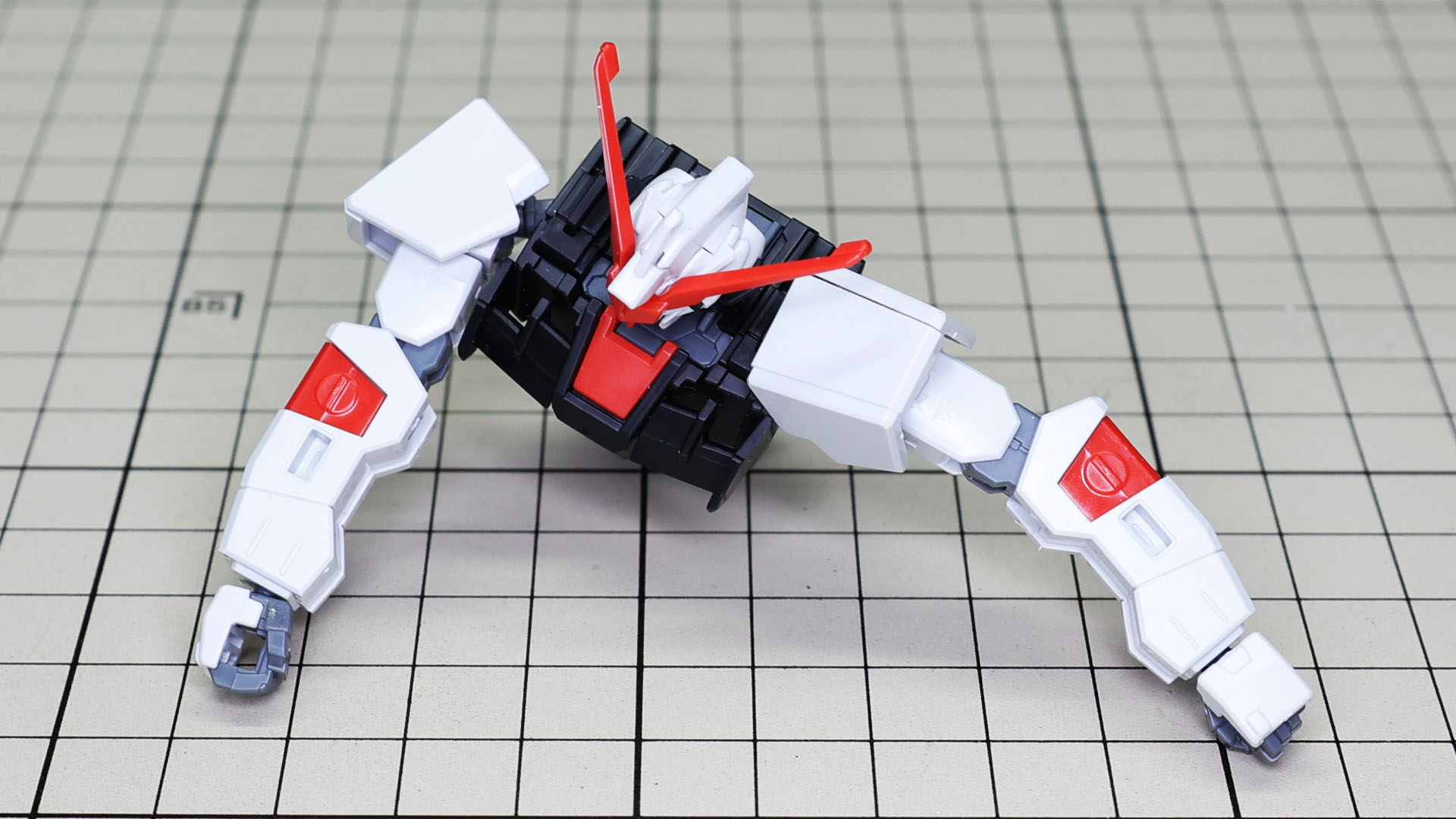 本体へドッキングさせました。肩ごと前へ振り出したり……