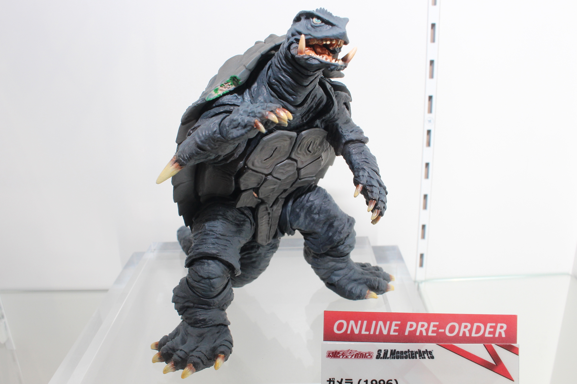 「S.H.MonsterArts ガメラ（1996）仙台決戦Ver.」。2025年4月発送予定。価格は14,300円。プレミアムバンダイ販売商品