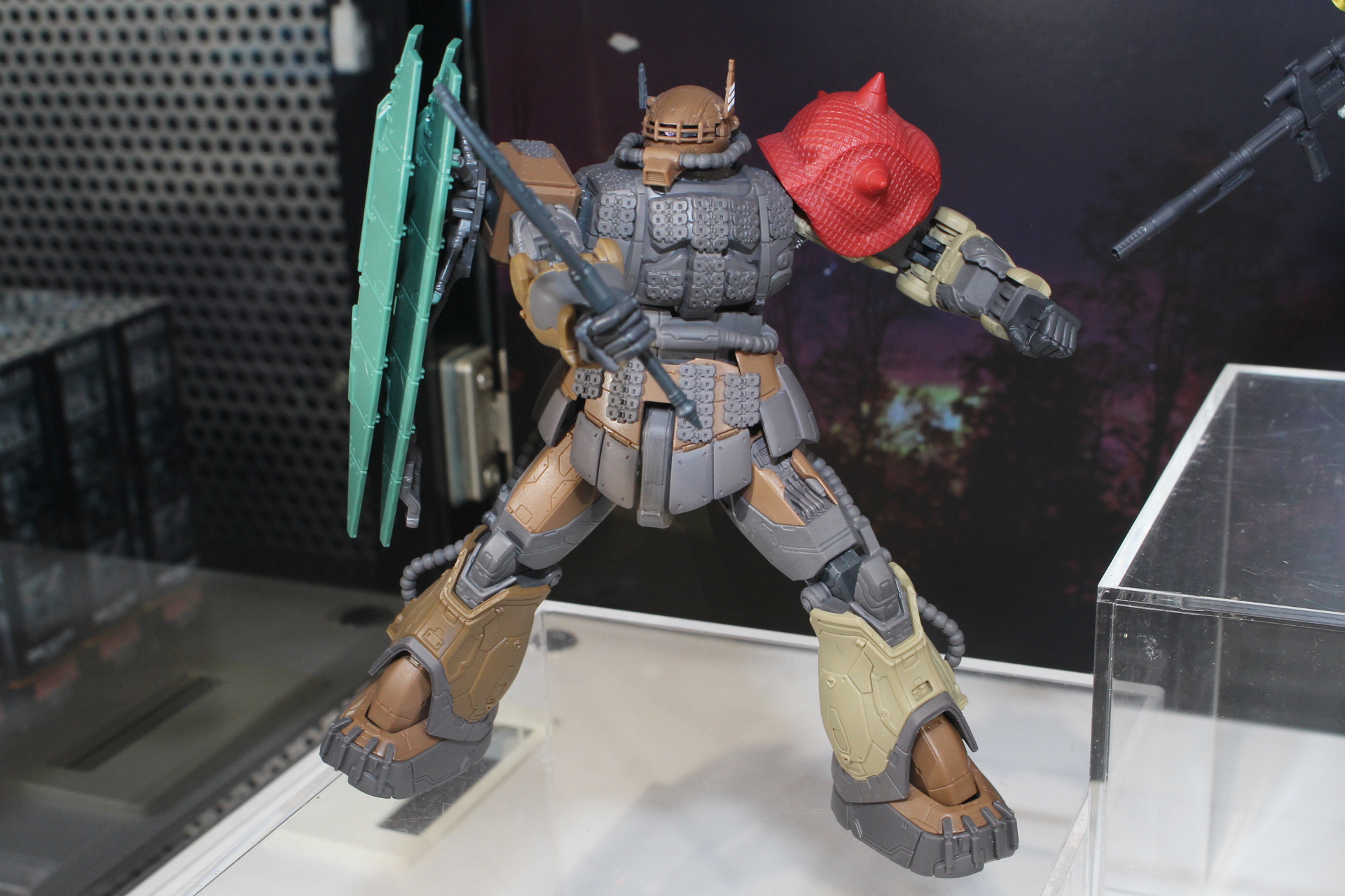 「GUNDAM UNIVERSE ZAKUII(Unidentified Type) Solari」。12月発売予定。価格は4,950円