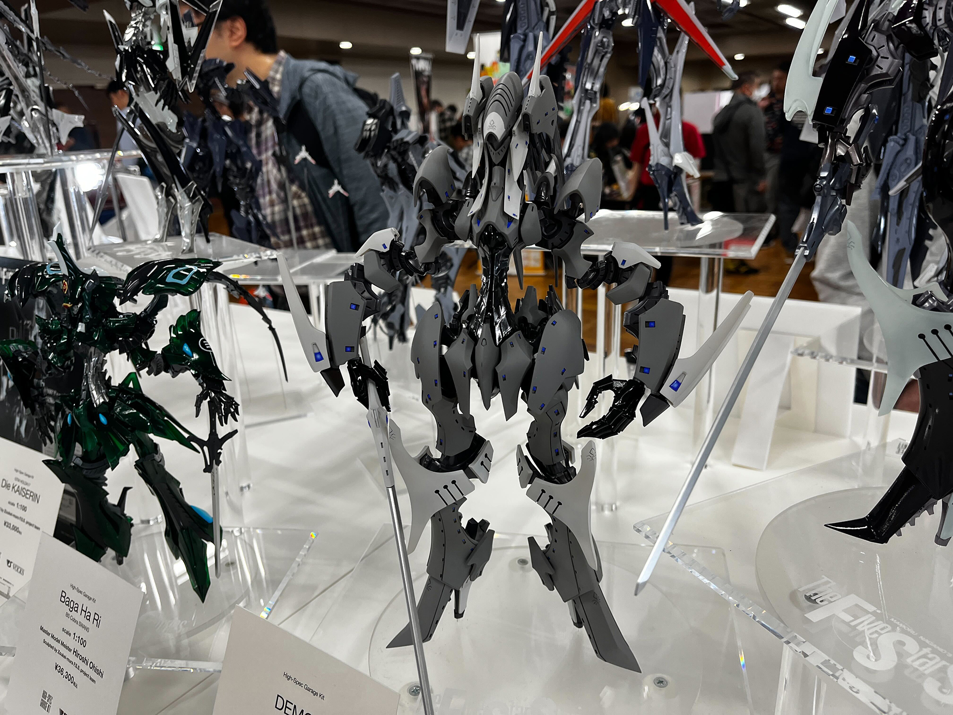 多数のGTM商品が展示されている