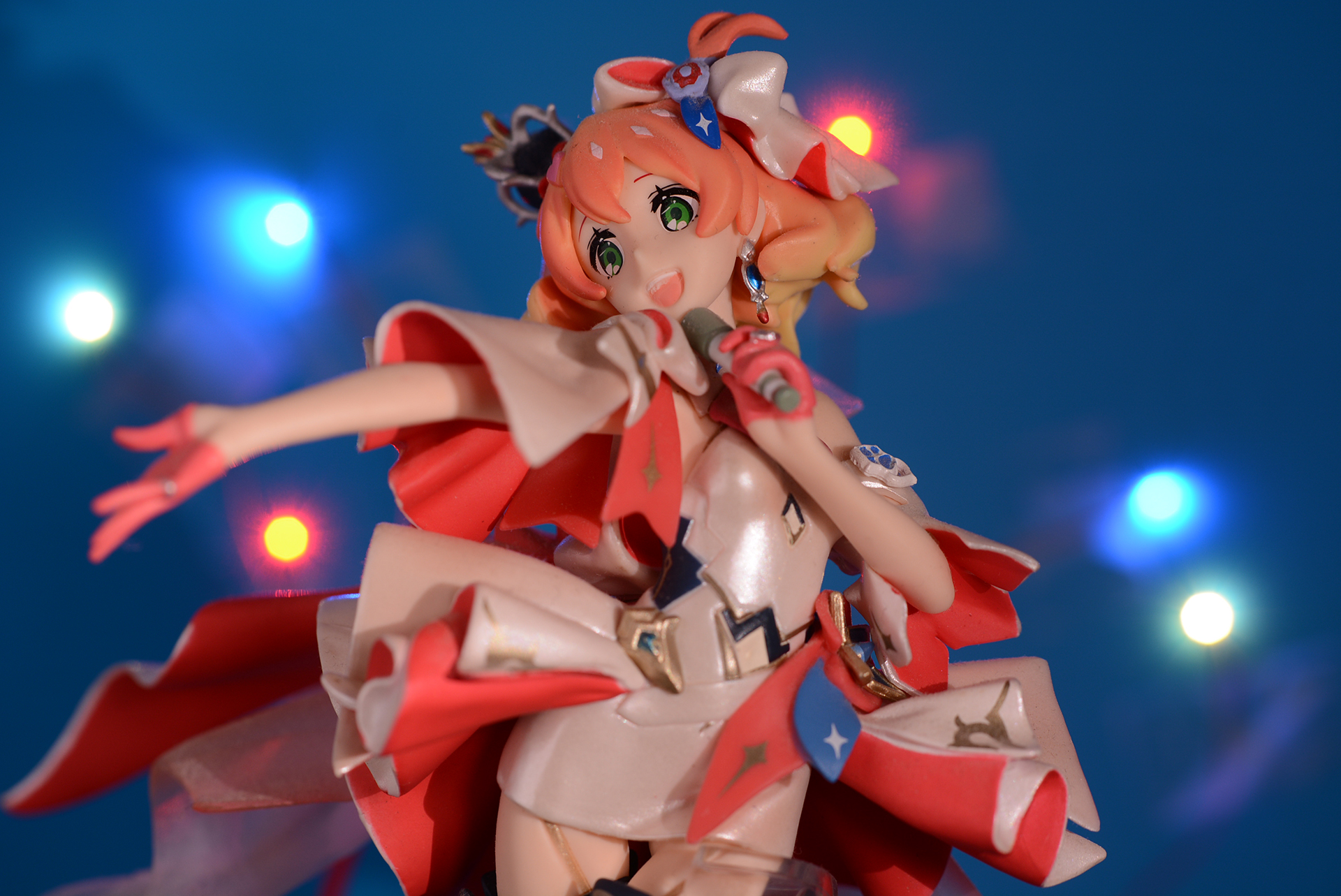 アイドルのステージをイメージ。背景の光にLEDを使用し、被写界深度を調整し、背景の光をぼかしてみた