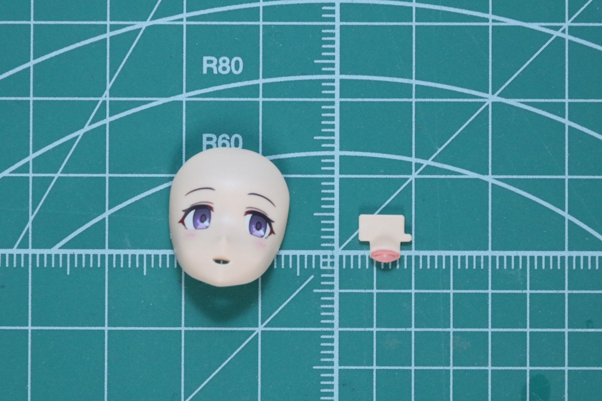 フェイスパーツの組み立て