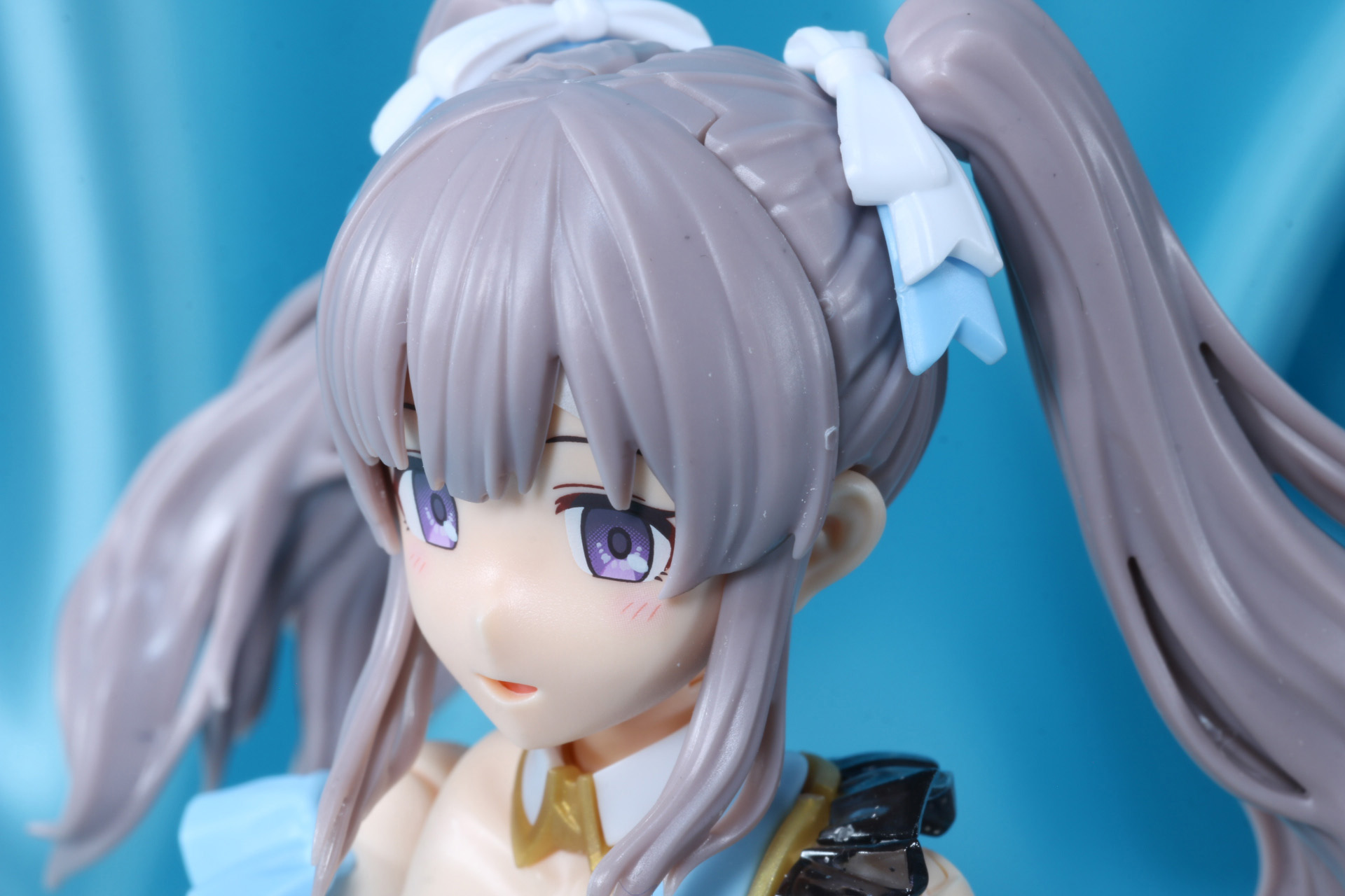 アクセサリなしの前髪もパーツ付け替えで表現できる