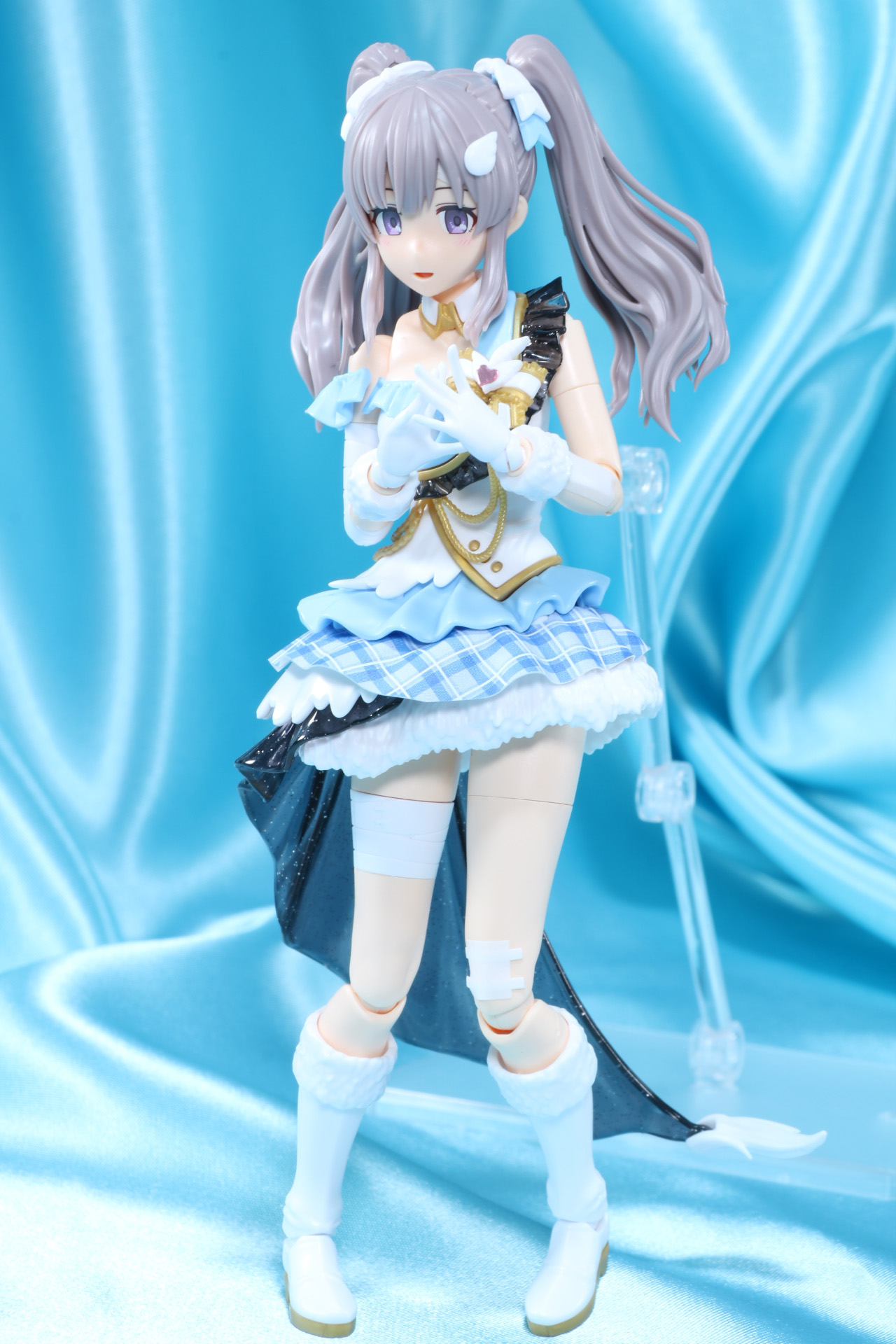 少し上目遣いなポーズも自然に決まる