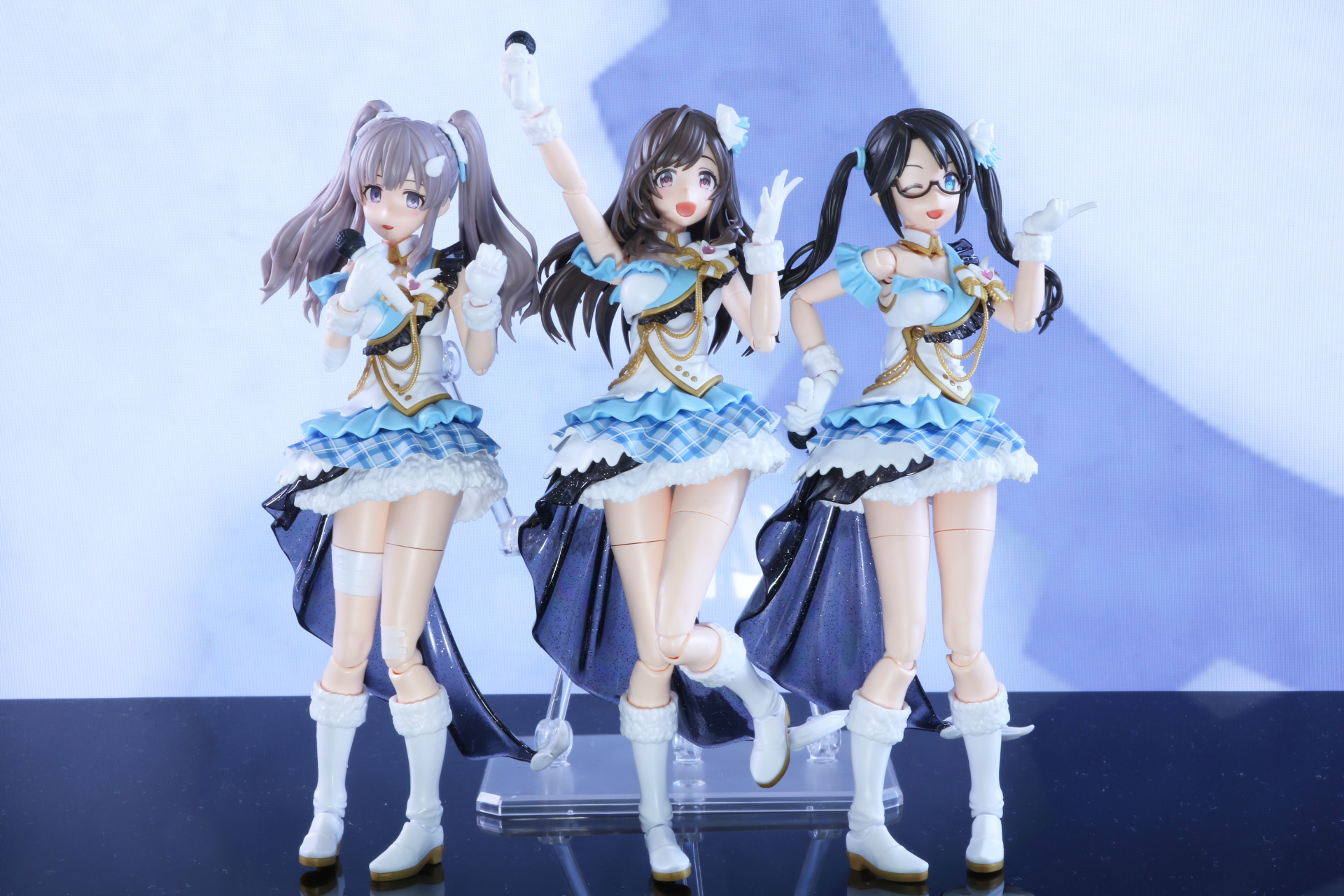 幽谷霧子（左）、月岡恋鐘（中央）、三峰結華（右）が30MSフォーマットで登場