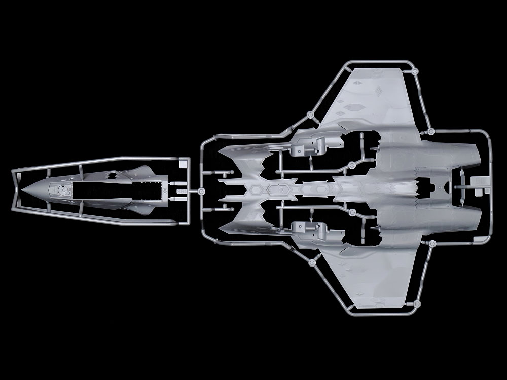 新規開発ランナー：1/48 F-35C専用の部品