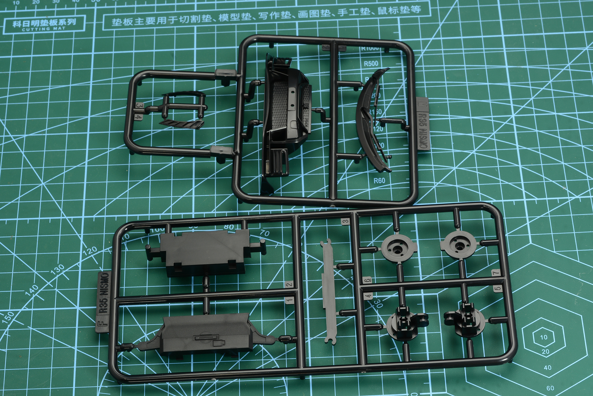 ランナーの数は多いが、パーツ数は少なく簡単に組み立てられる