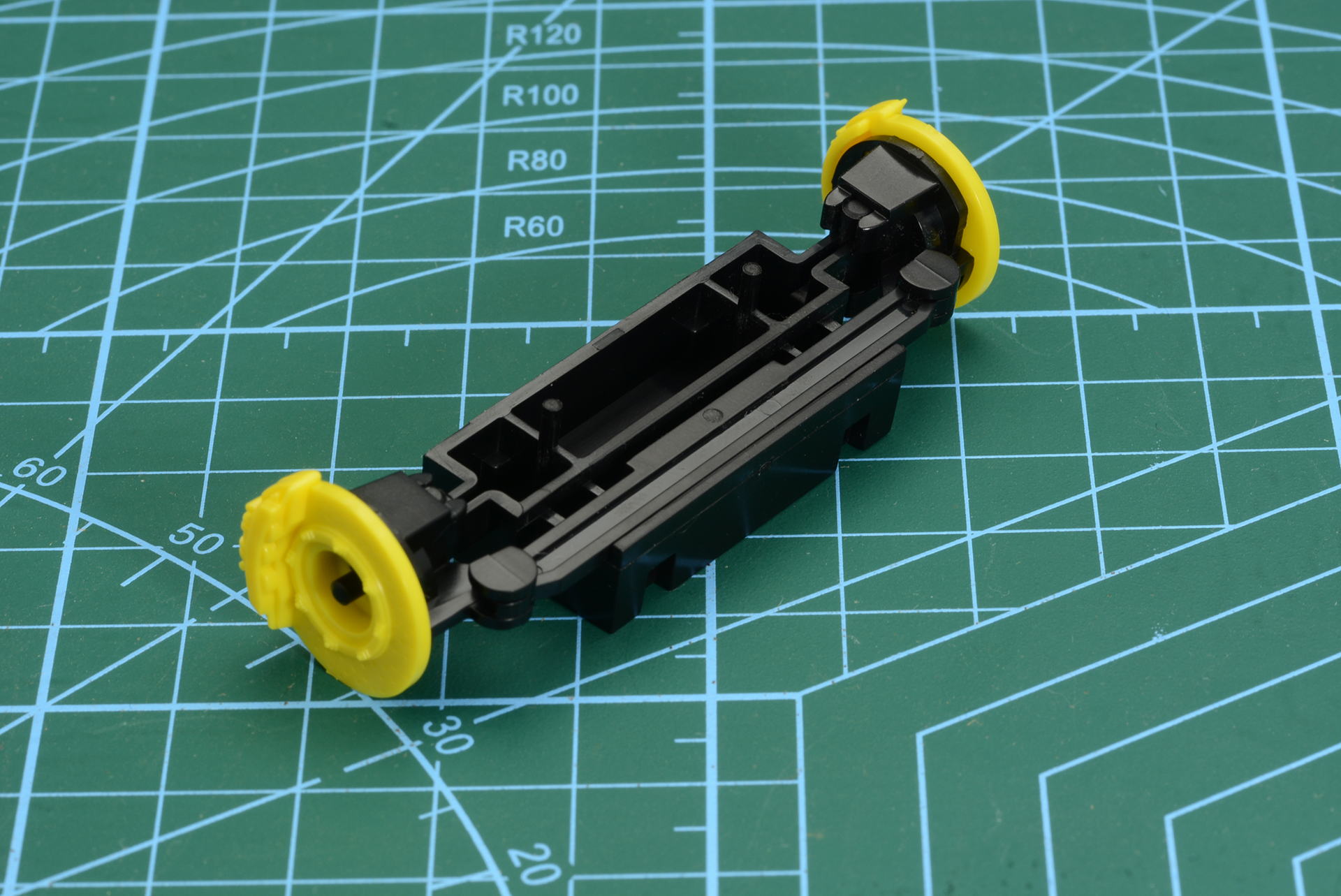 前輪はステアリングがきれる構造