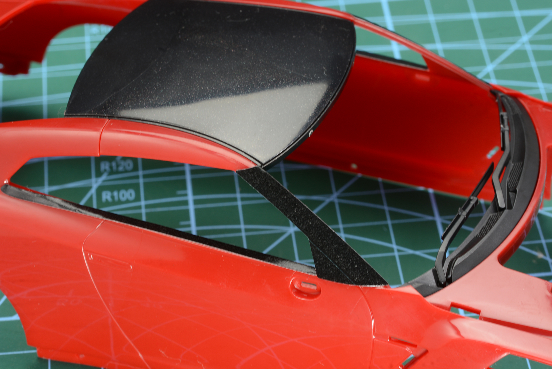 赤と黒のコントラストが美しい