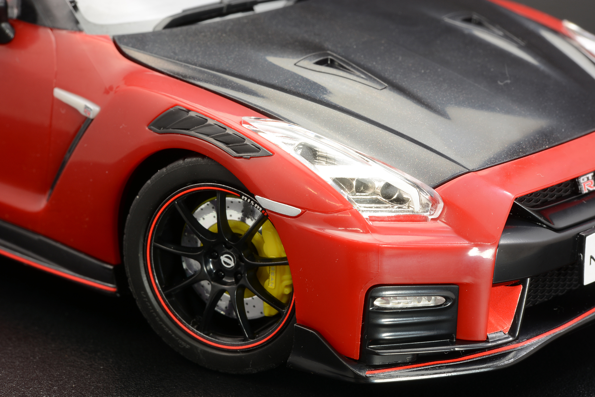 黄色のブレーキキャリパーは大きな特徴だ