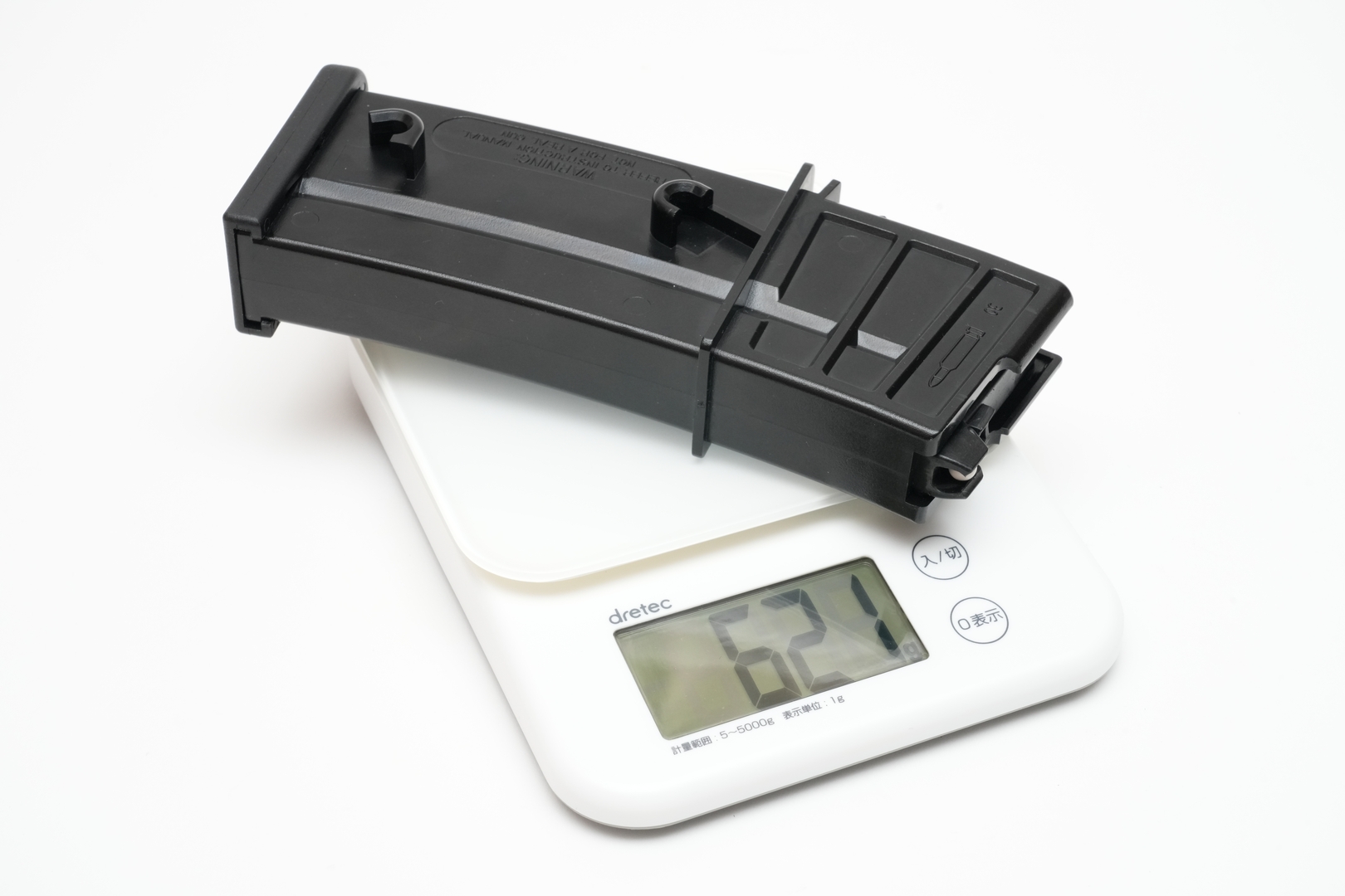 12g CO2ガスカートリッジを装着し、BB弾をフルチャージしたときの「BH-G36 DUAL CO2マガジン」の重量は実測621g