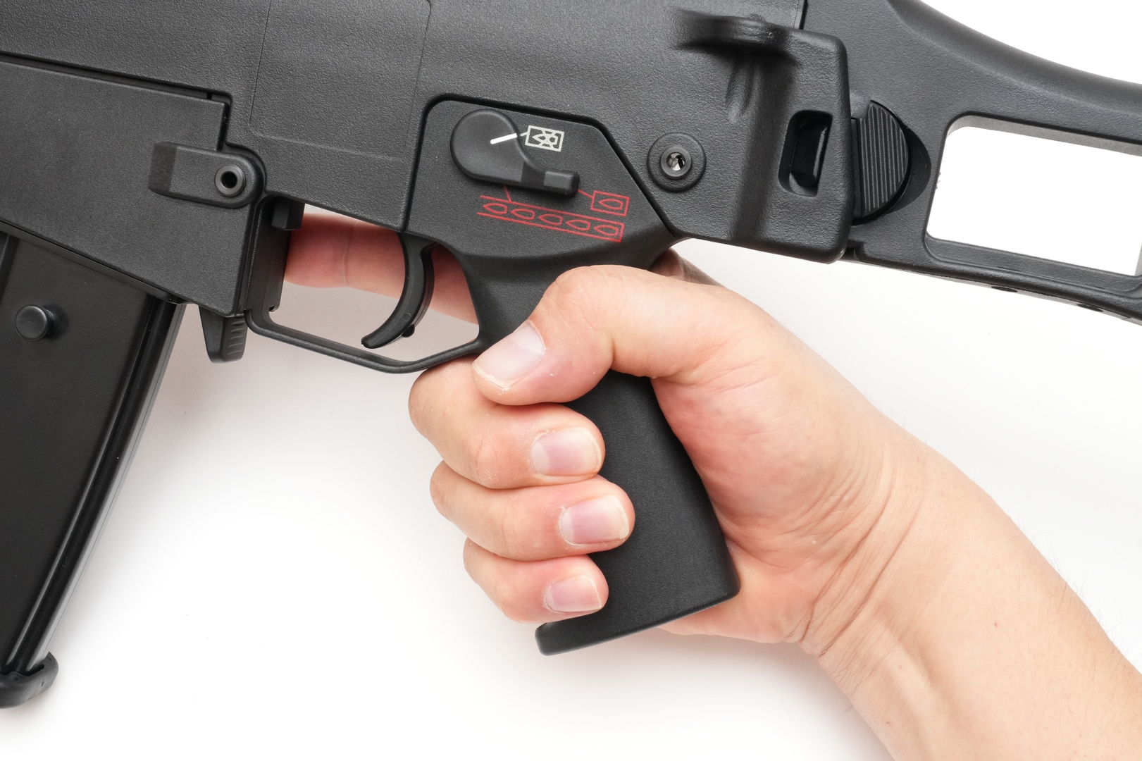 手の小さな方もしっかり握り込めるグリップだ