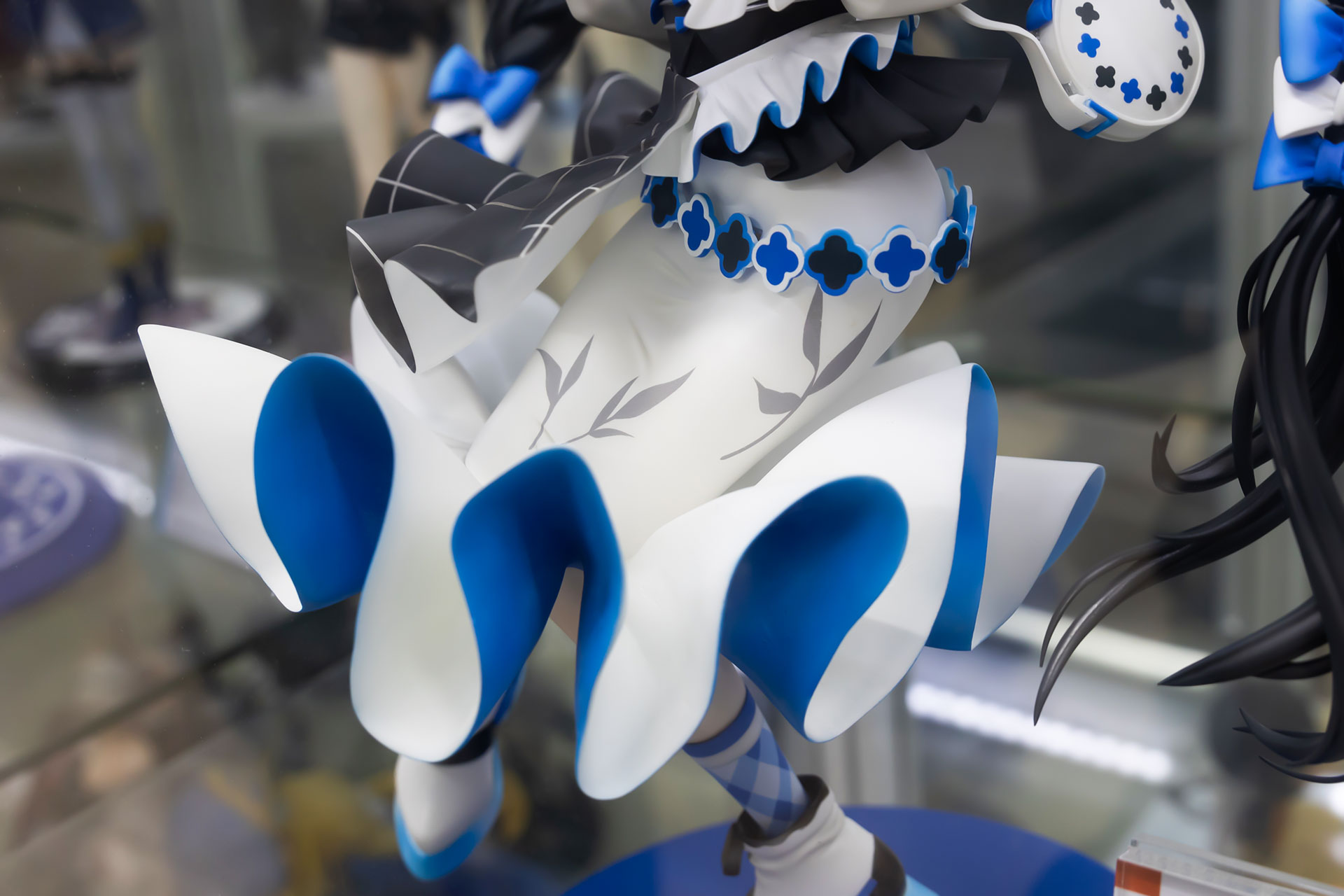 スカート部分のデザインもかなりユニークだ