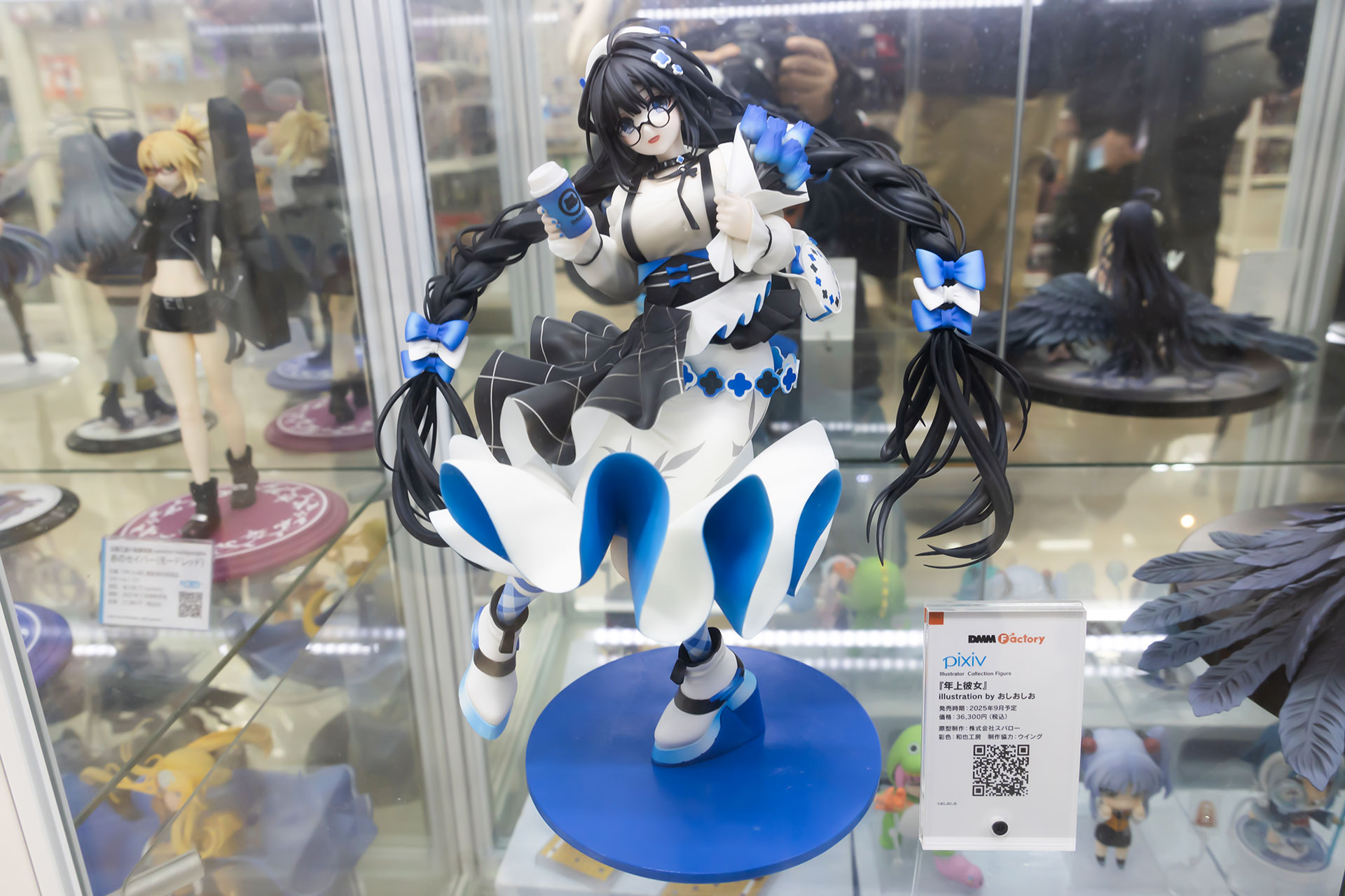 フィギュアの素材はPVCで、全高は約270mmだ