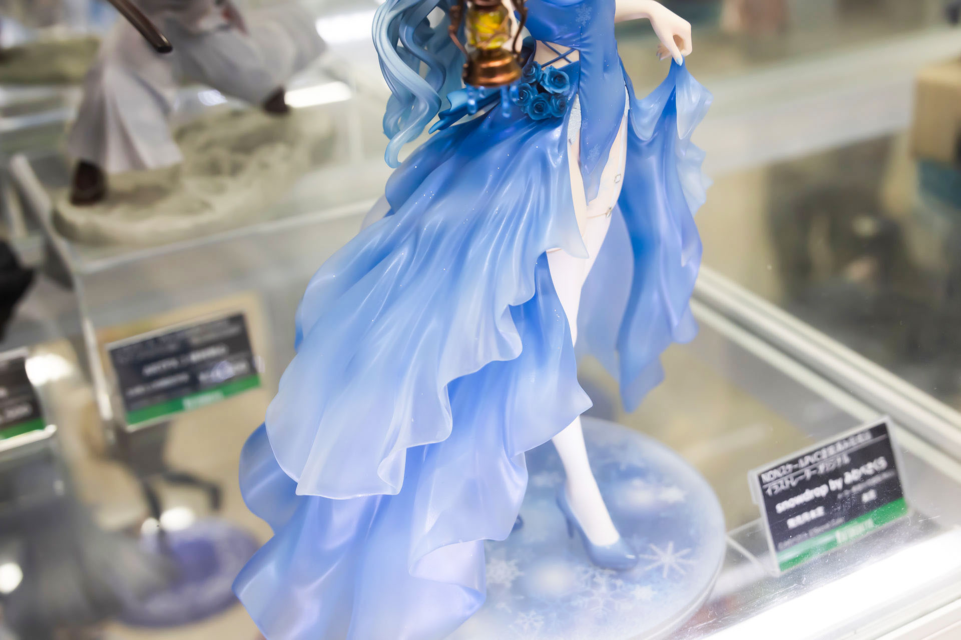 フリルはまるで波のようだ