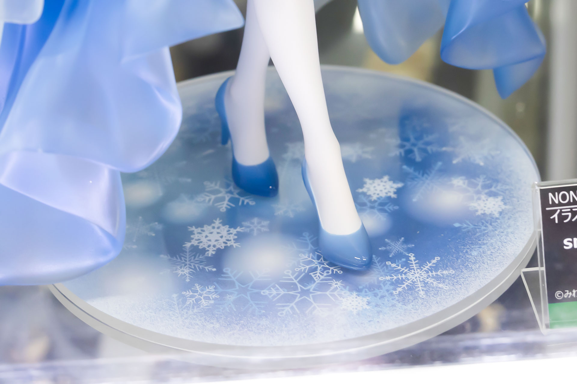 台座のデザインも一体感があるものになっている