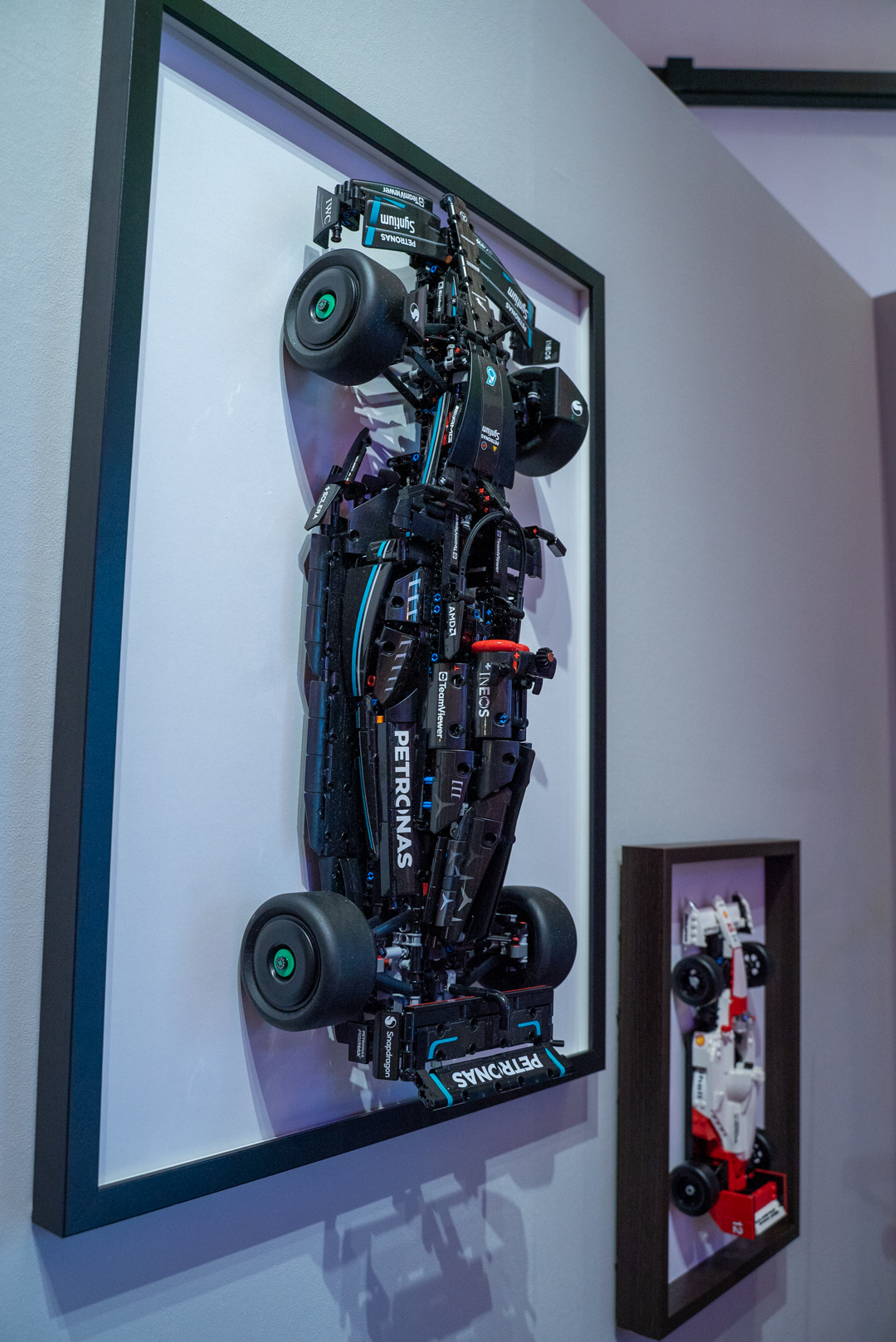 壁に立体モデルを飾るのはどうやっているのだろうか。価格は30,980円