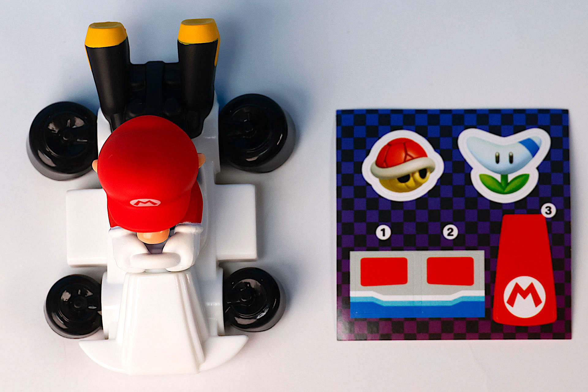 こちらが「マリオ」のおもちゃ箱の中身。めずらしく説明書は付属していない