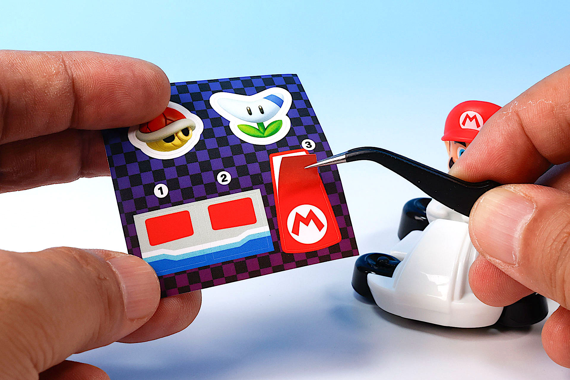 まずはシールを貼っていこう