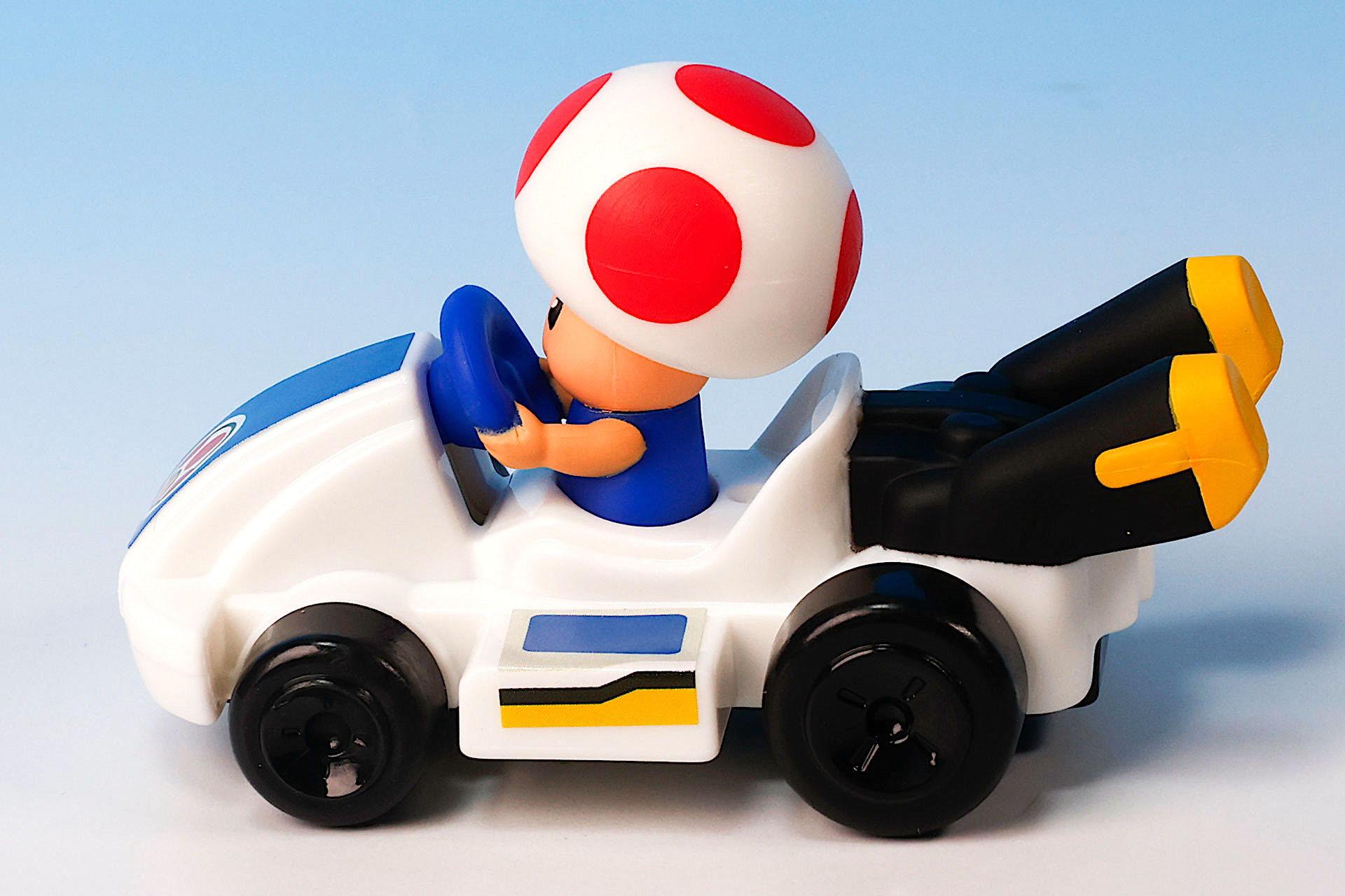 マフラーの先は黄色くなっている