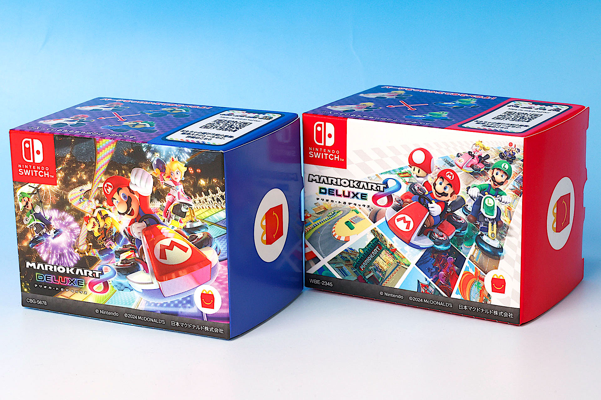 こちらが今回のおもちゃ袋ならぬおもちゃ箱。紺色が第1弾、ピンク色が第2弾だ