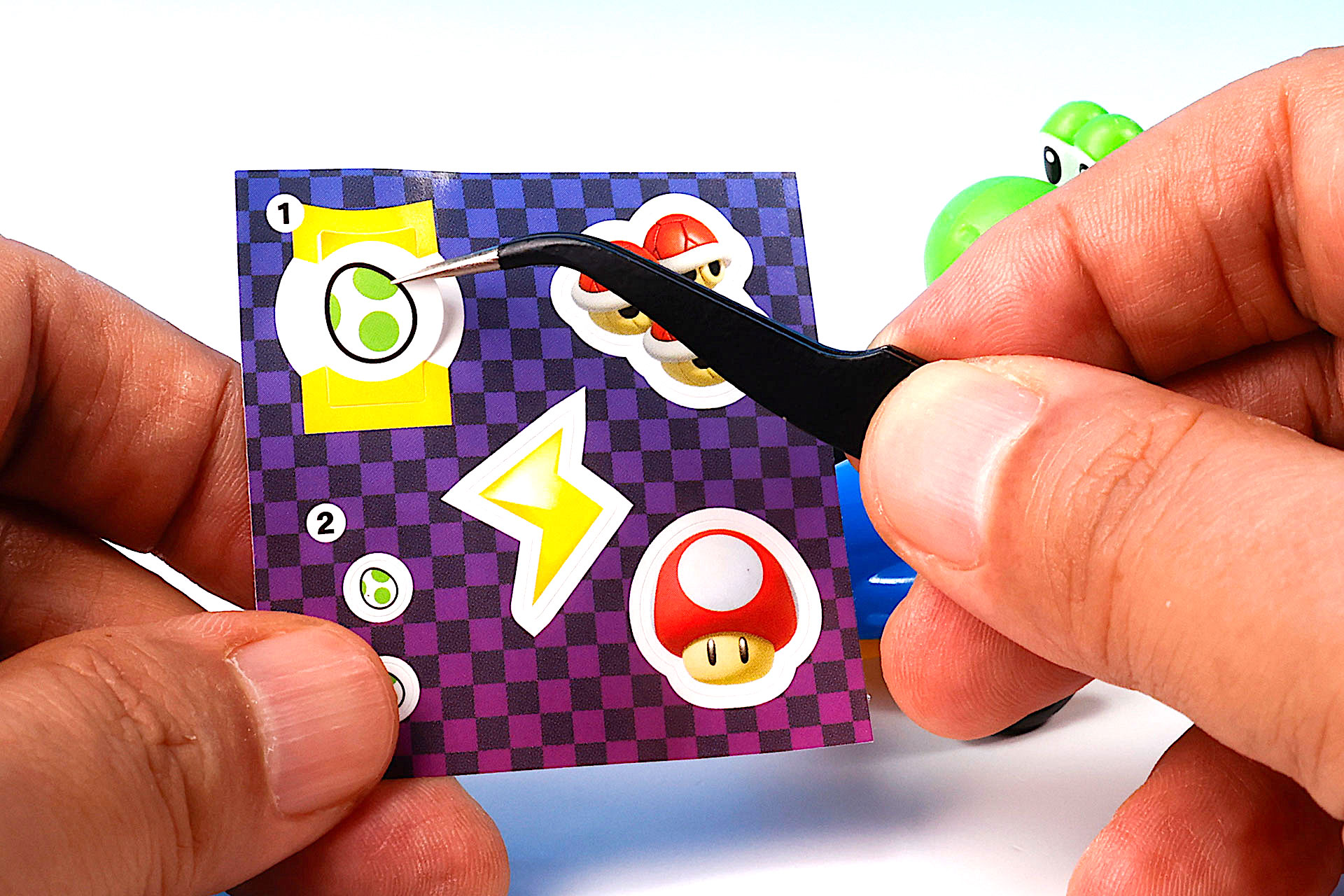 遊ぶ前にシールを貼っていこう