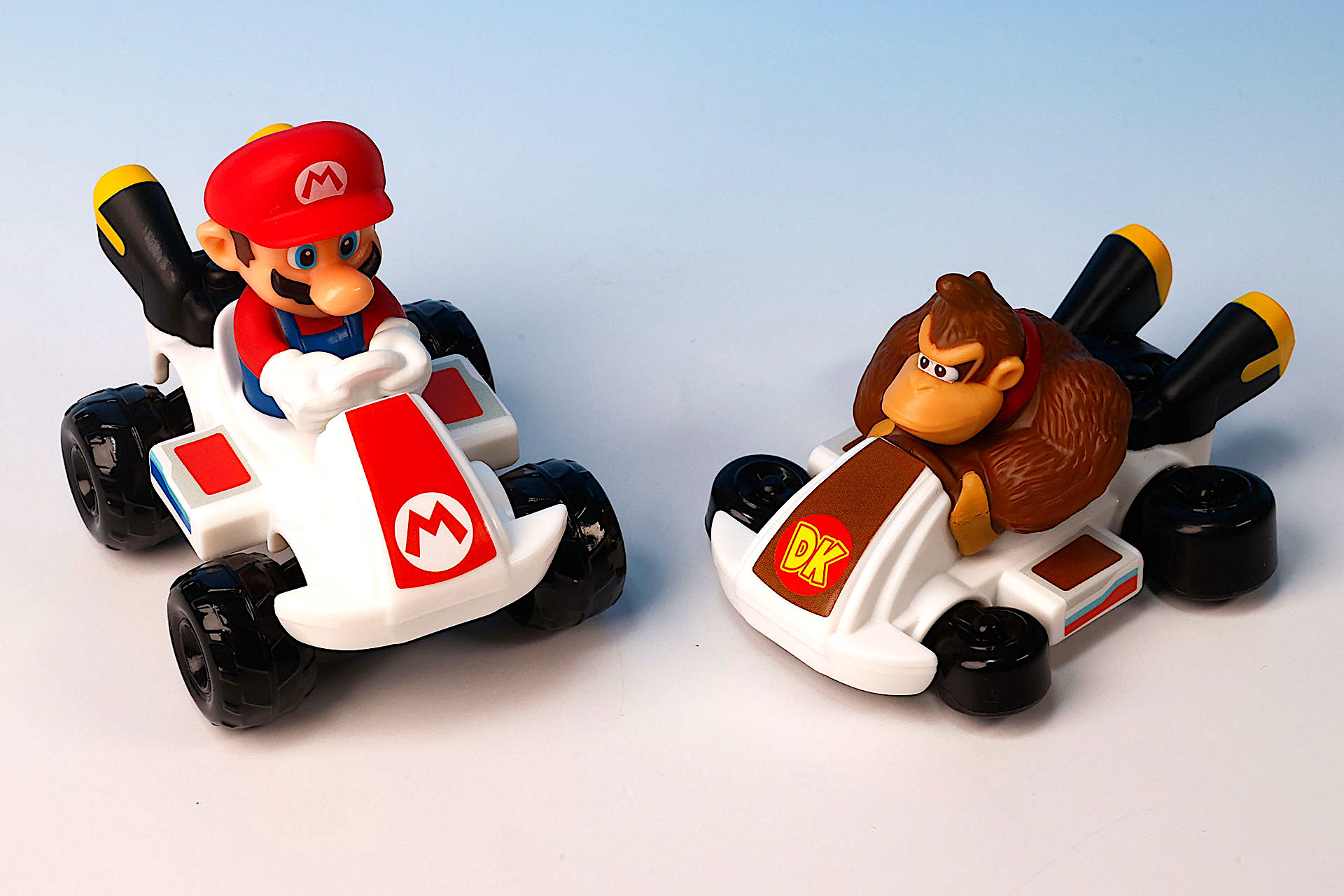 それぞれの車両はタイヤ部分を自由に交換することができる