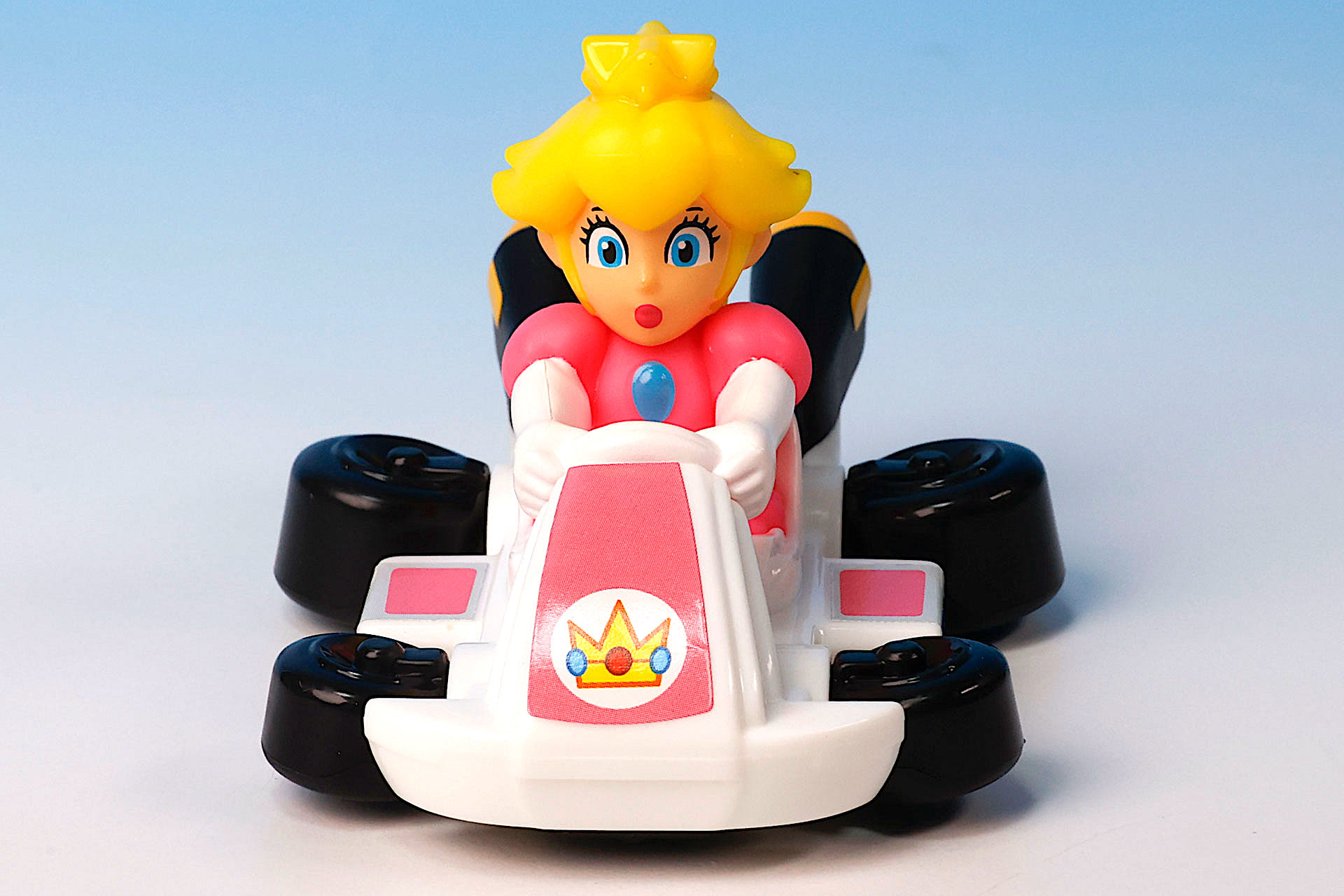 ピーチの顔などは最初から彩色が施されている