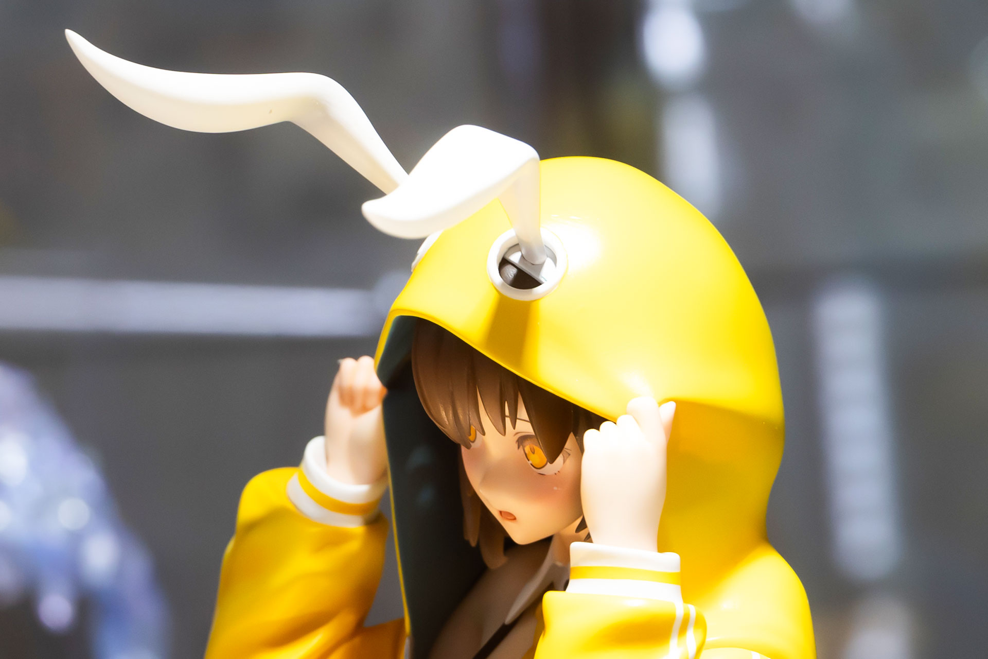 パーカーにはうさ耳用の穴が開けられている