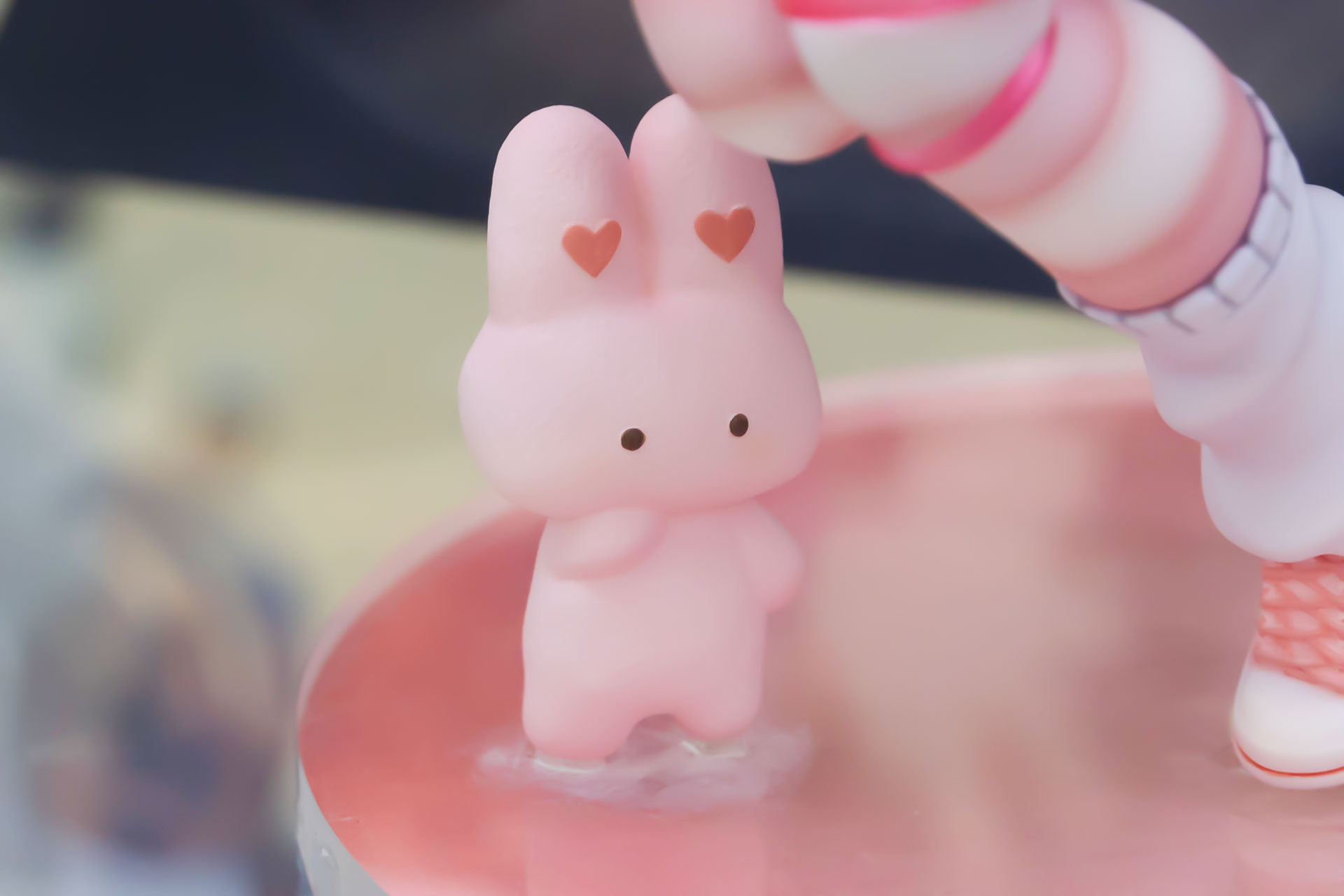 こちらはぬいぐるみの「うさ」