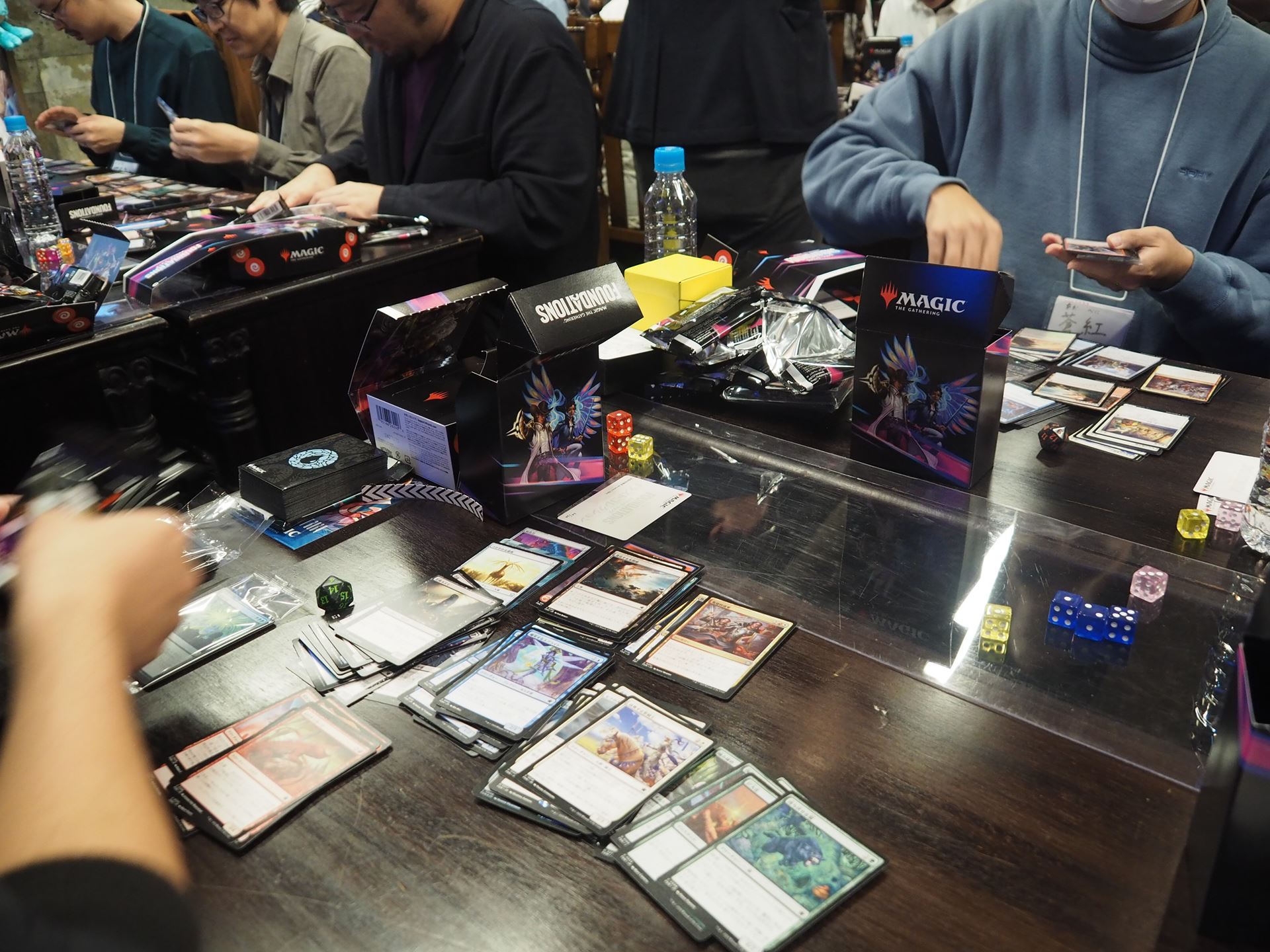 まずはパックを開けて、色別に整理する