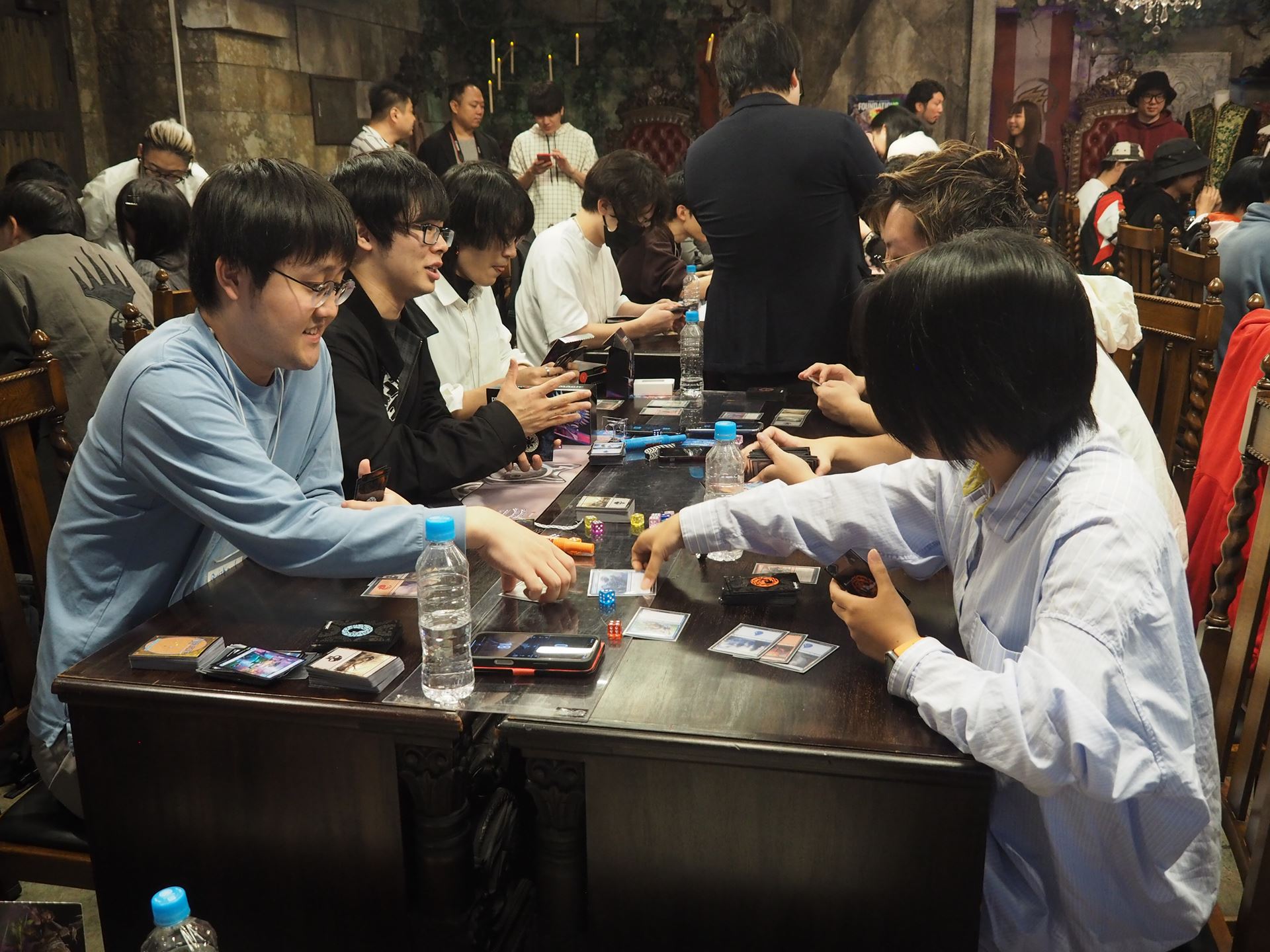 テーブル内の参加者同士の対戦が終わったら、フリー対戦開始。好きな相手と対戦ができる