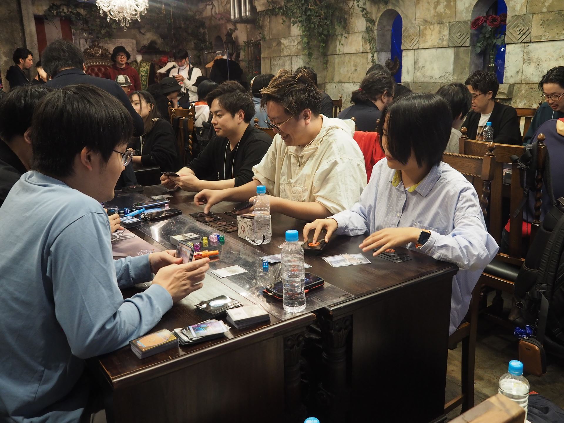 ジャンプスタートやプレリリースキットを使った対戦が行なわれた