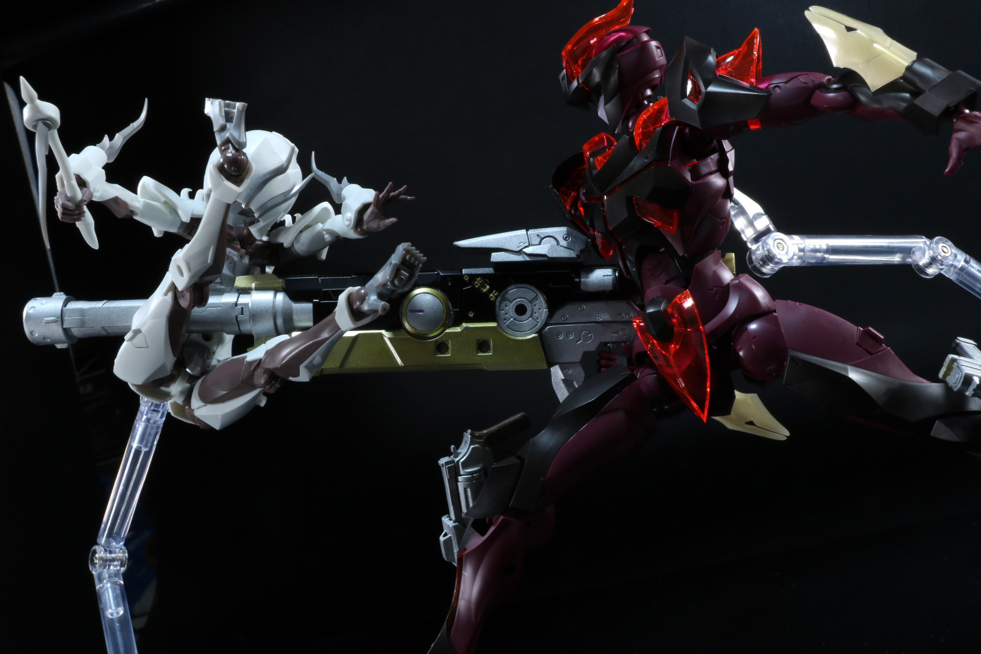 再び襲い掛かる「シーカー」にセレクターライフルの砲身でぶん殴る