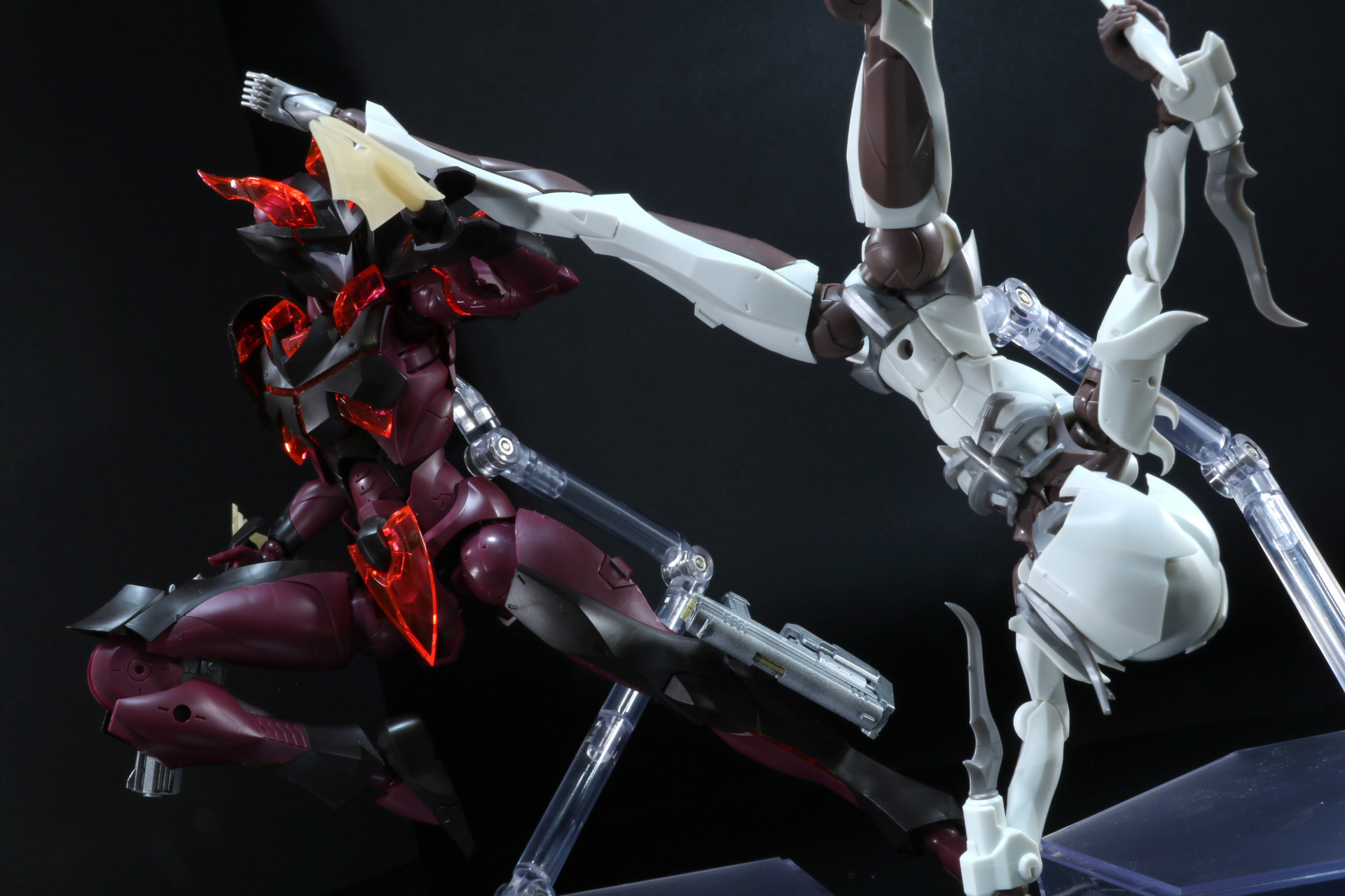 「シーカー」との戦闘シーン。スピードと不規則な動きに翻弄される「メフィスト」