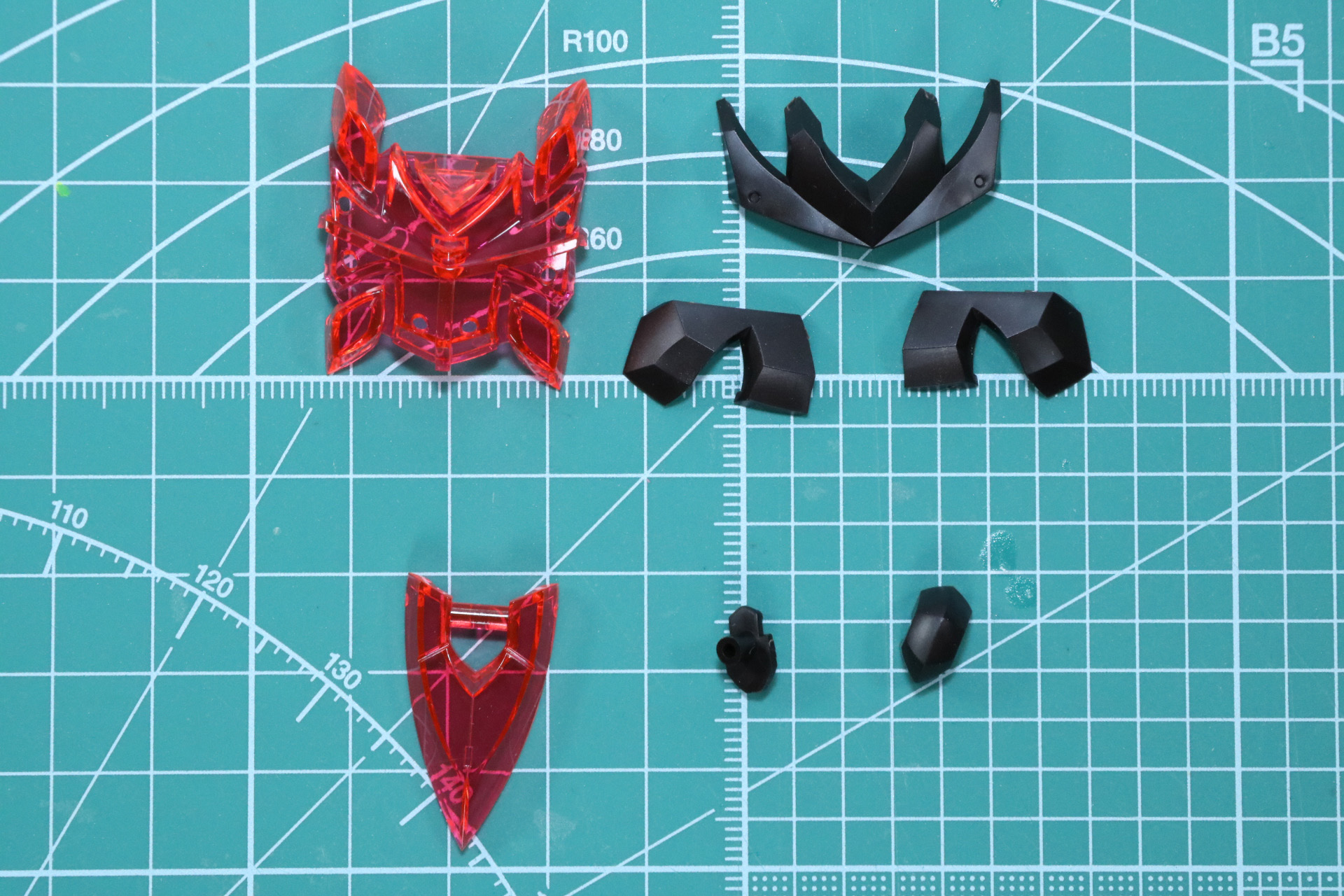 胸部、腰部アーマー組み立て