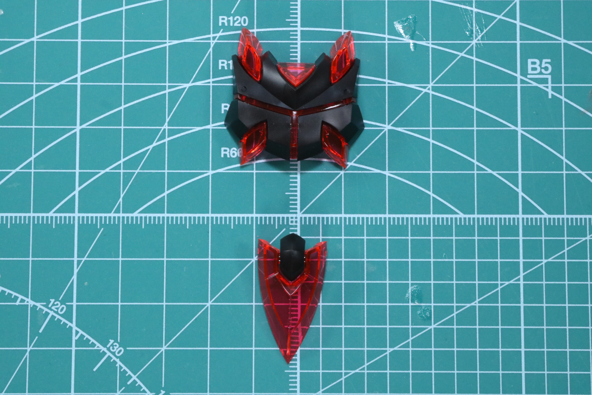 胸部、腰部アーマー組み立て