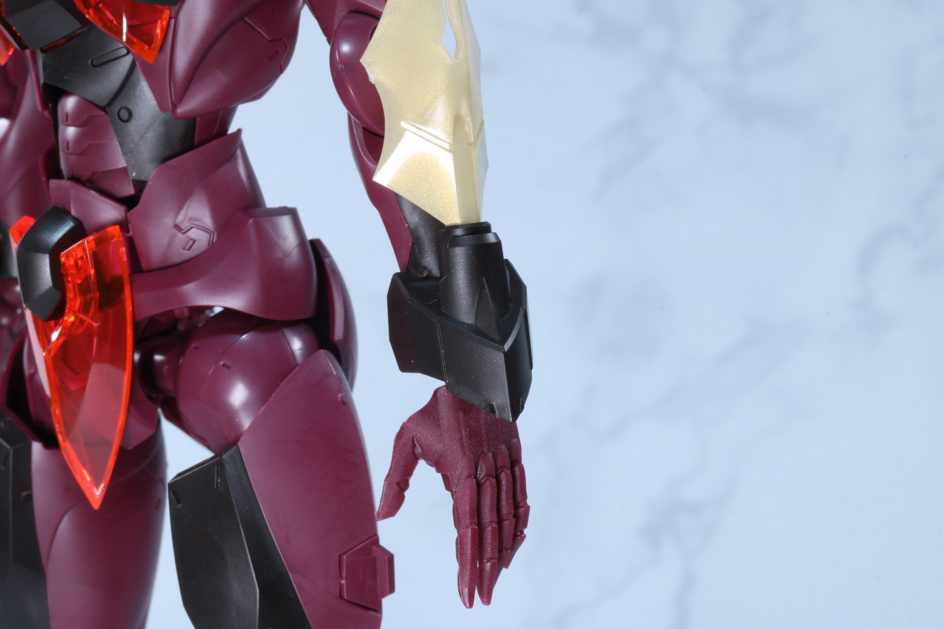 リストジョイントの可動でナイフを展開