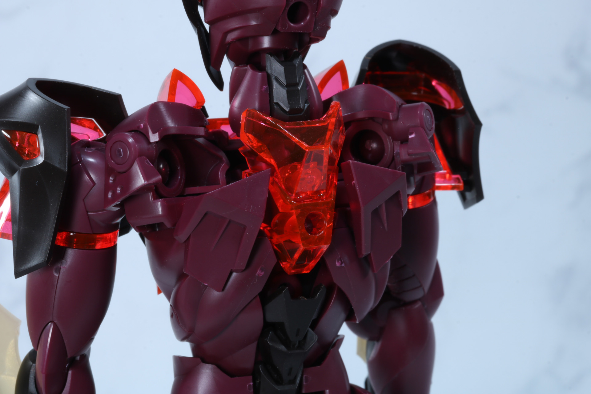 肩口の可動。前に肩を寄せる動きを表現できる