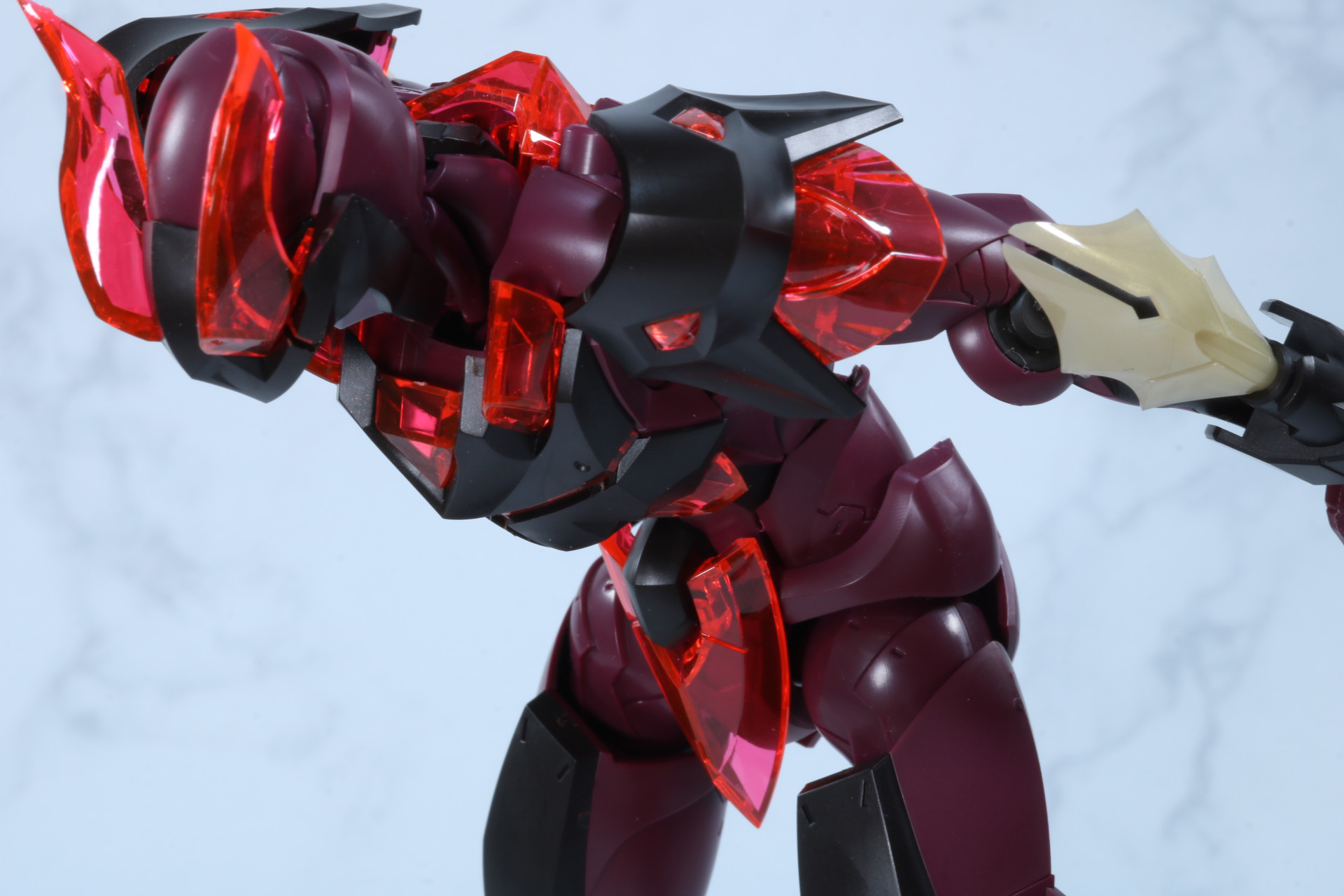 腹部の可動。大きく前屈する動きができる