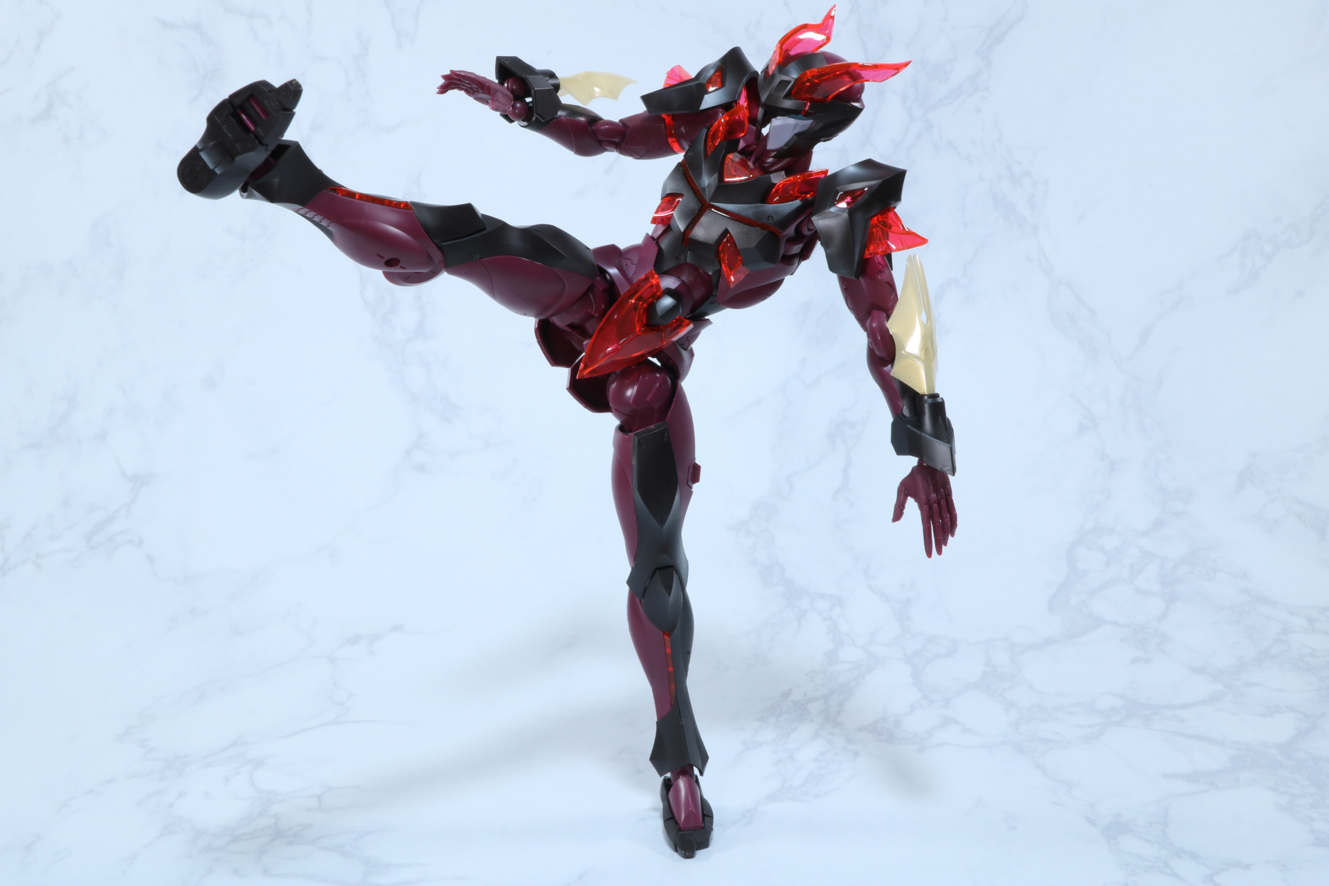 別売りの「ニューフライングベース」で力強く走るアクションも可能