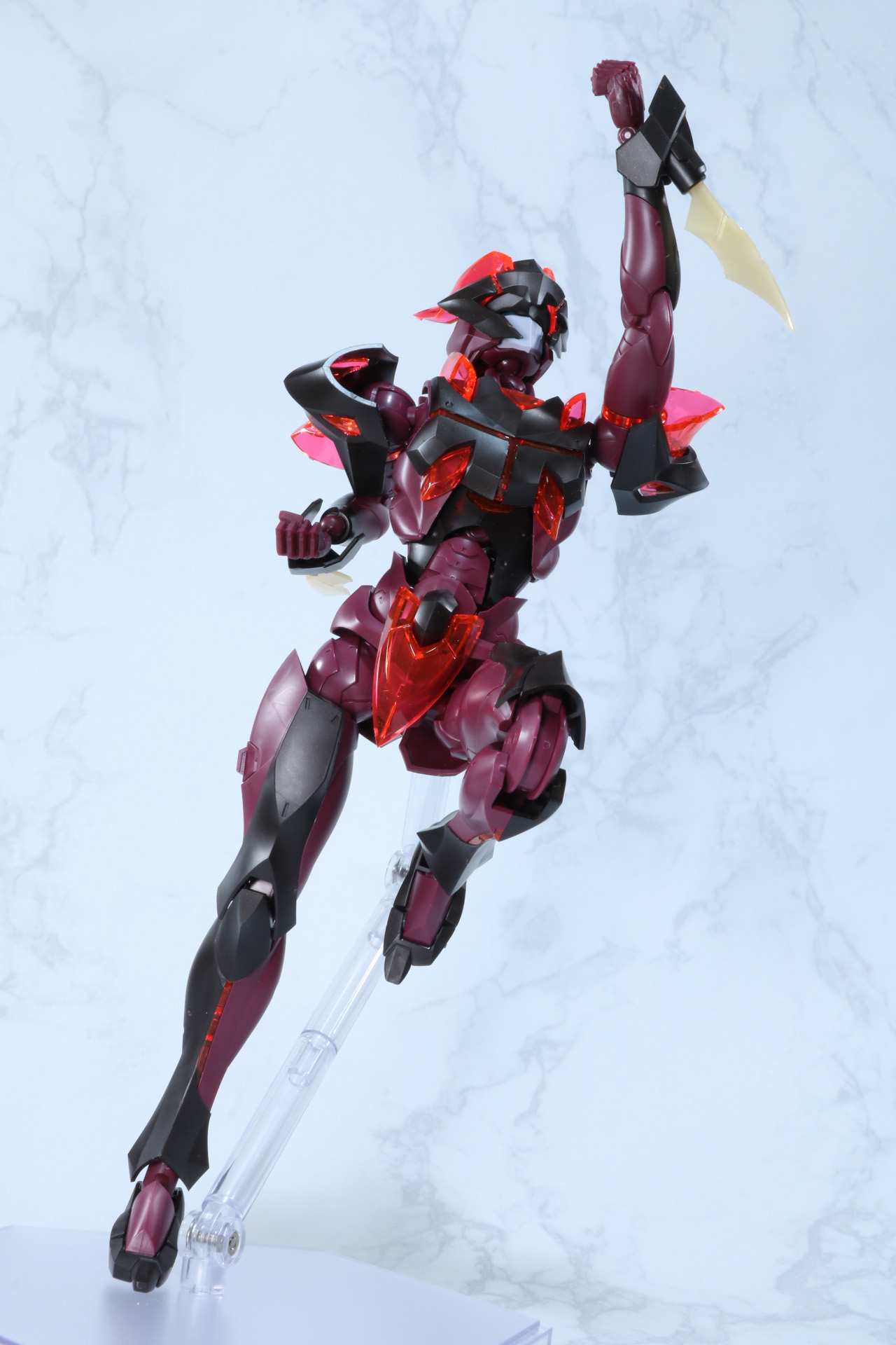 ダイナミックなアッパーアクション