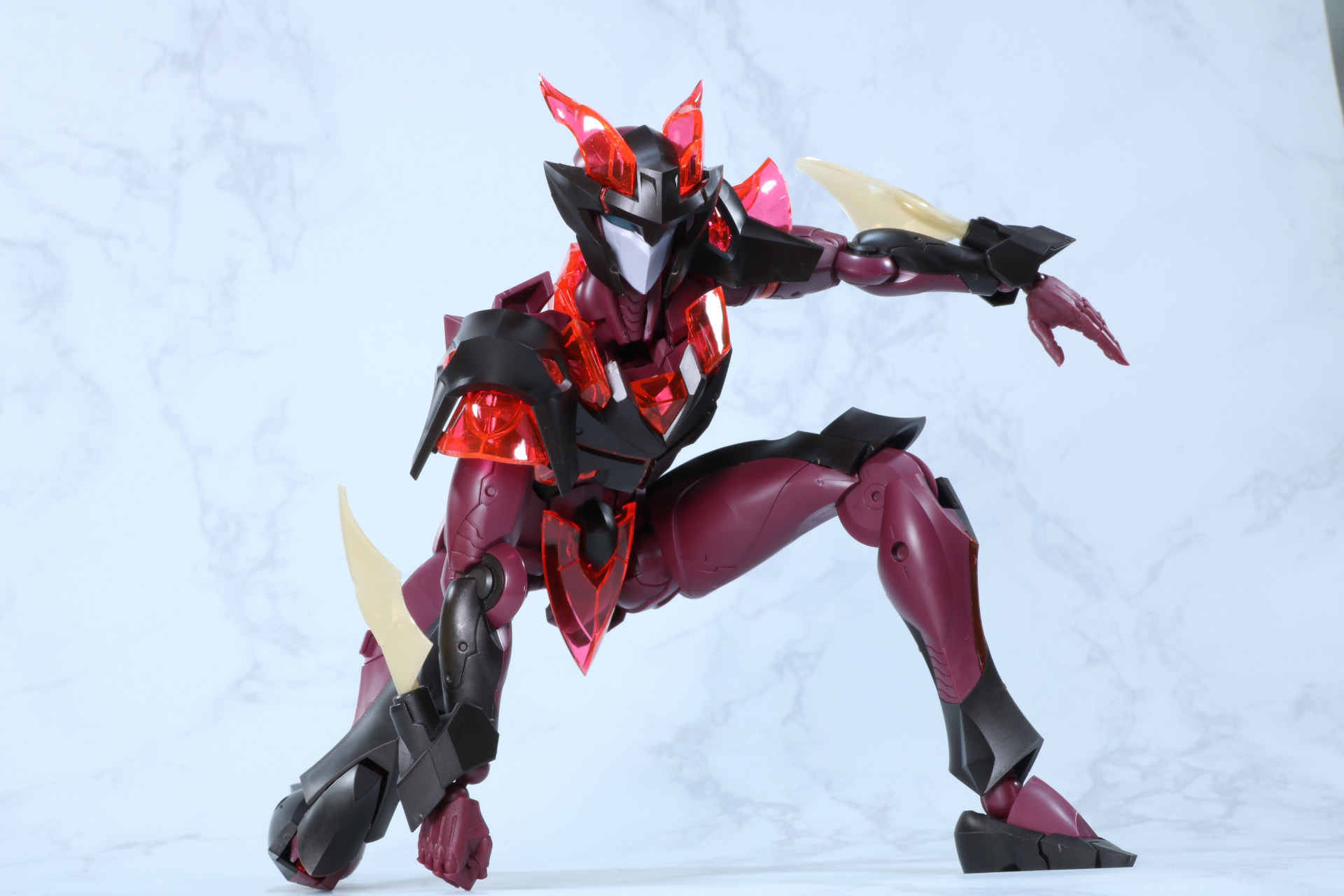 正座ポーズも可能